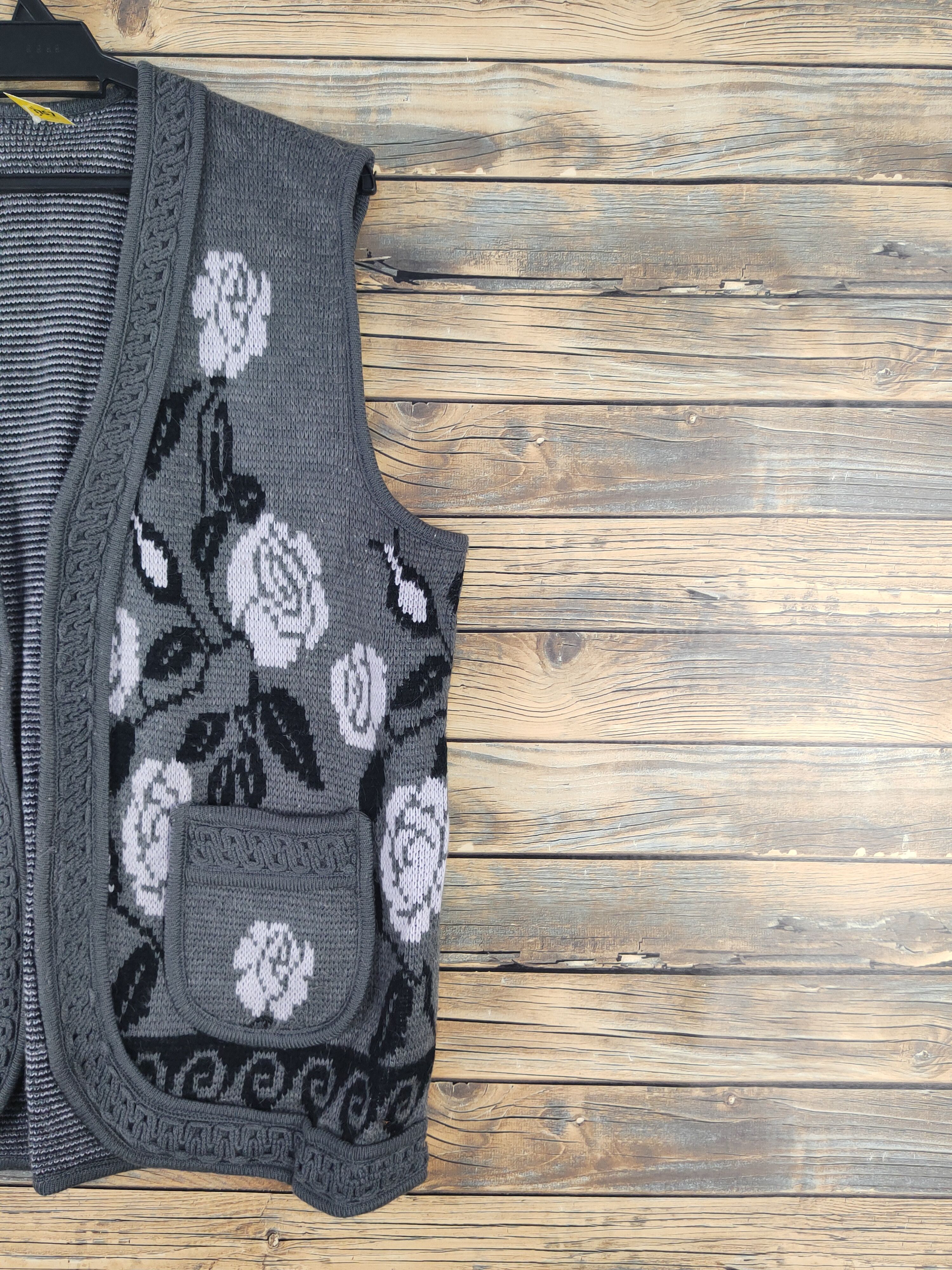 Vintage Japanese Brand Dark Gray Knitwear Vests #W1746 Size L / US 10 / IT 46 - 5 Thumbnail