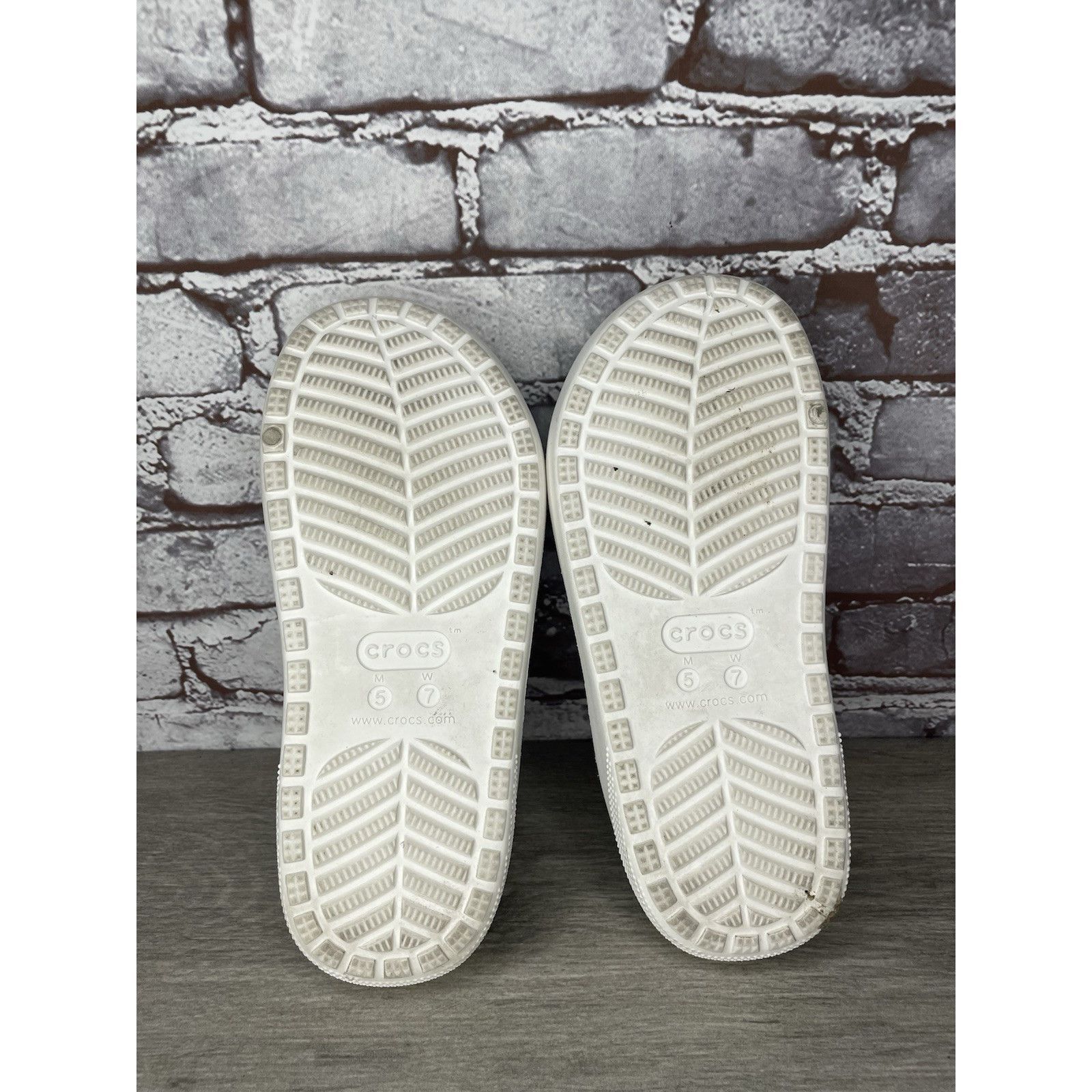 Crocs Crocs White Rubber Fur Sandals Platform Women Sz 7M US/38EU Size US 7 / IT 37 - 14 Thumbnail