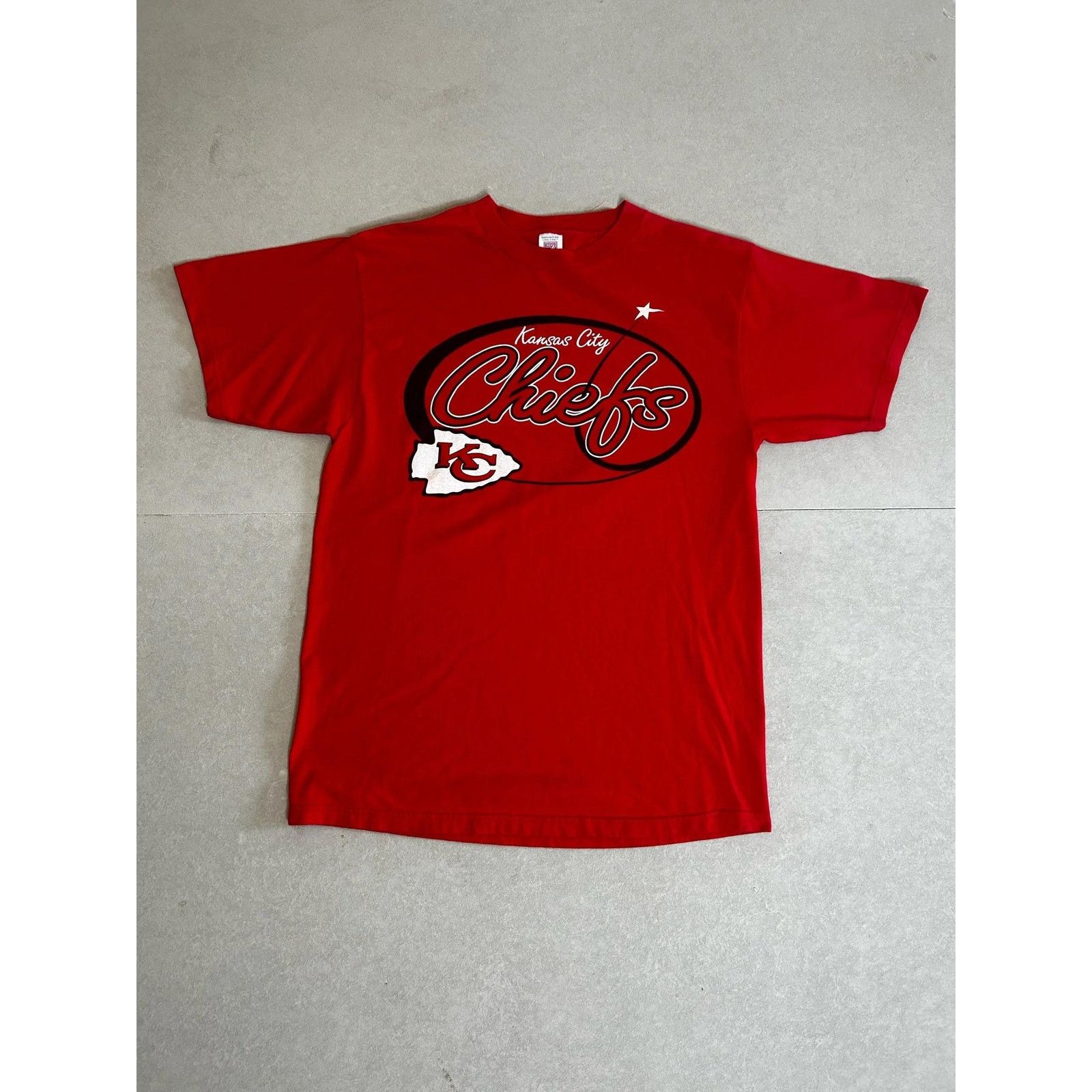 Logo 7 90s Vintage Kansas City Chiefs Script Oval Red T Shirt -L Size US L / EU 52-54 / 3 - 1 Thumbnail