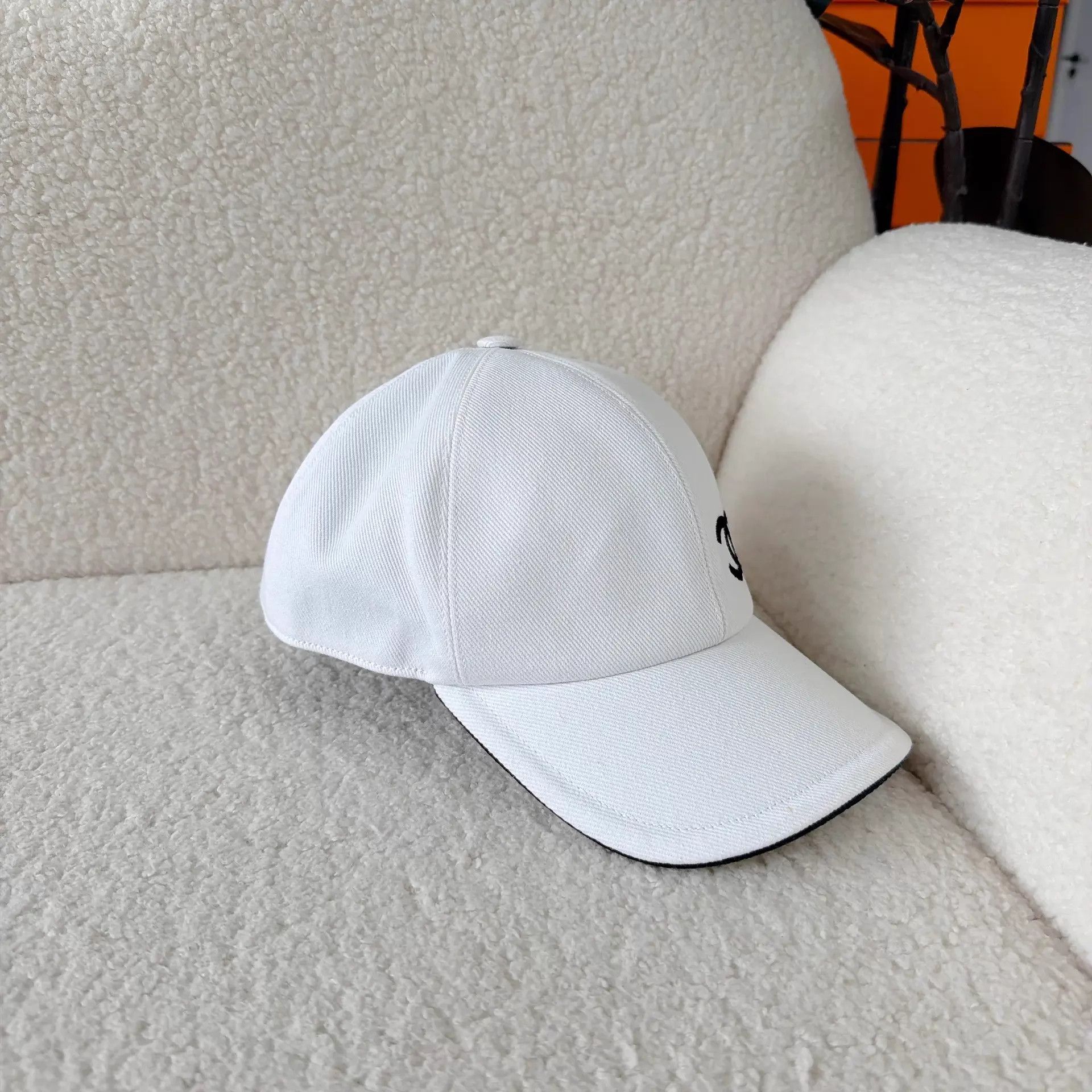 Chanel Chanel 25P White Embroidered Logo Cap Size ONE SIZE - 2 Thumbnail