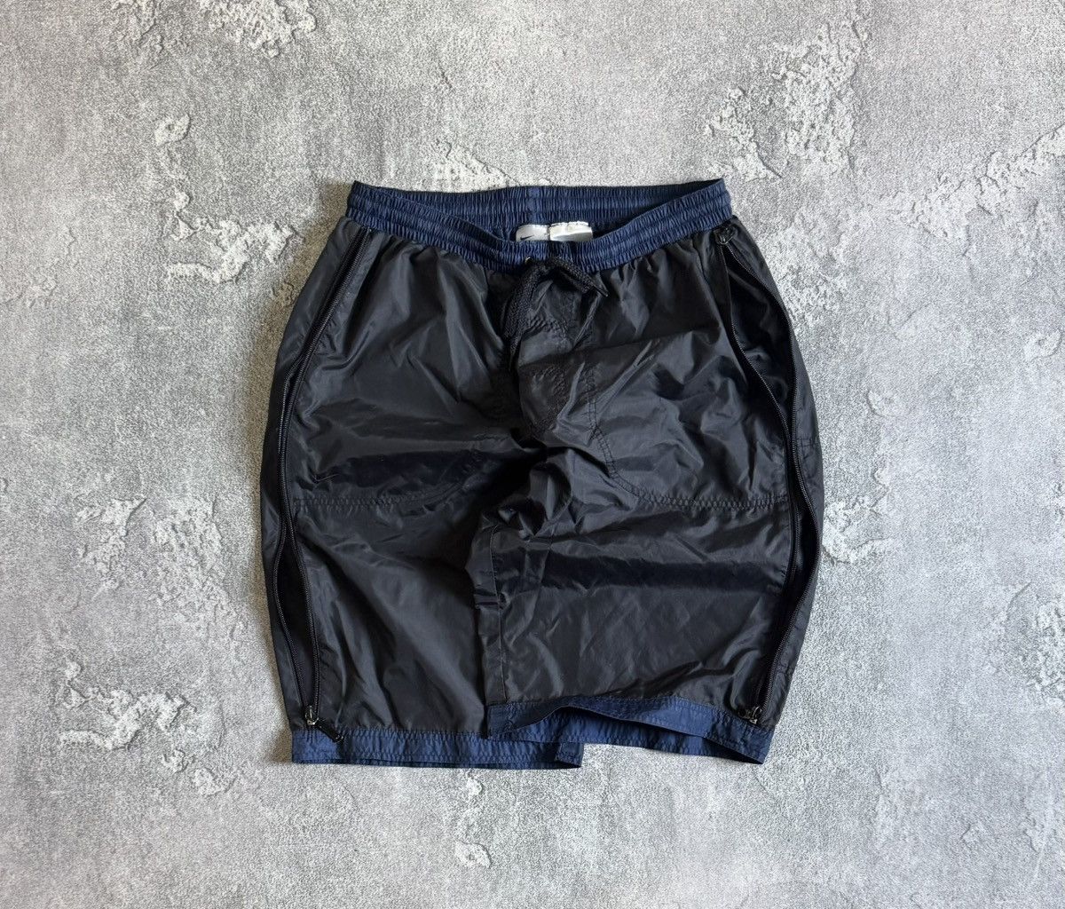Nike × Vintage Nike M/size vintage nylon 90s retro shorts 🩳 Size US 34 / EU 50 - 1 Thumbnail