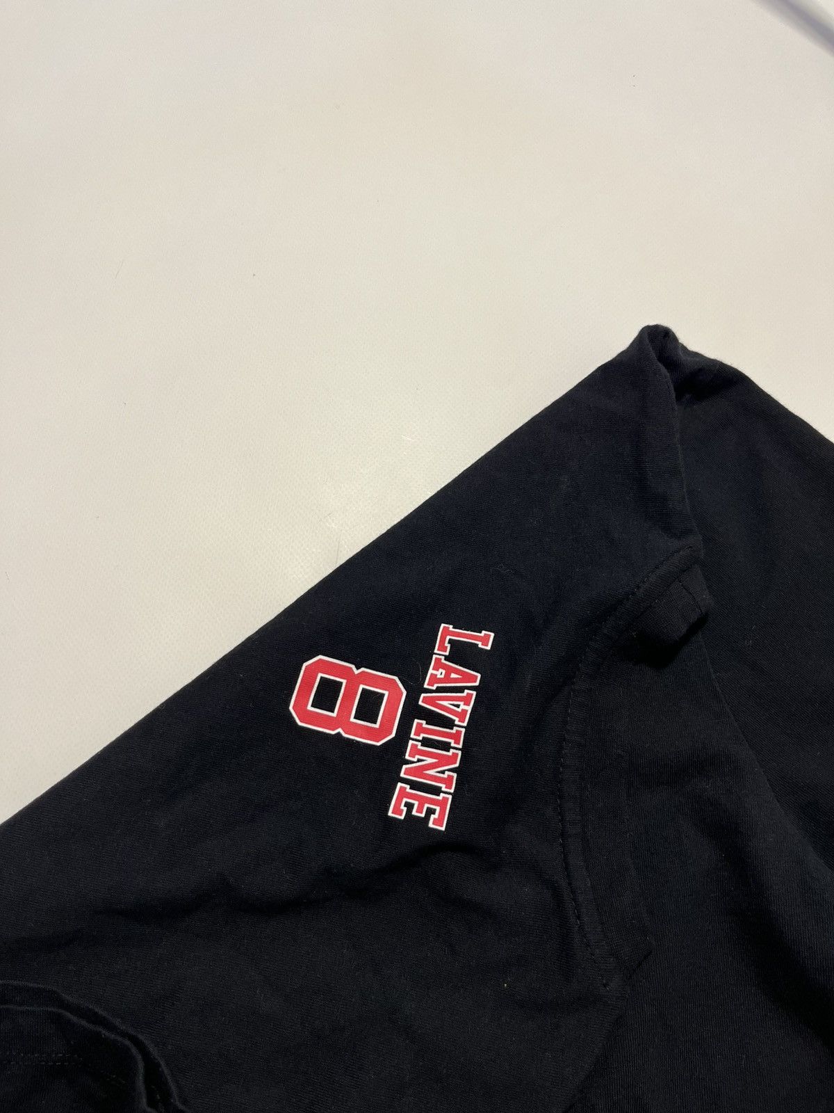 NBA Vintage Y2K CHICAGO BULLS NBA LAVINE Tee Streetwear Style Size US XL / EU 56 / 4 - 4 Thumbnail