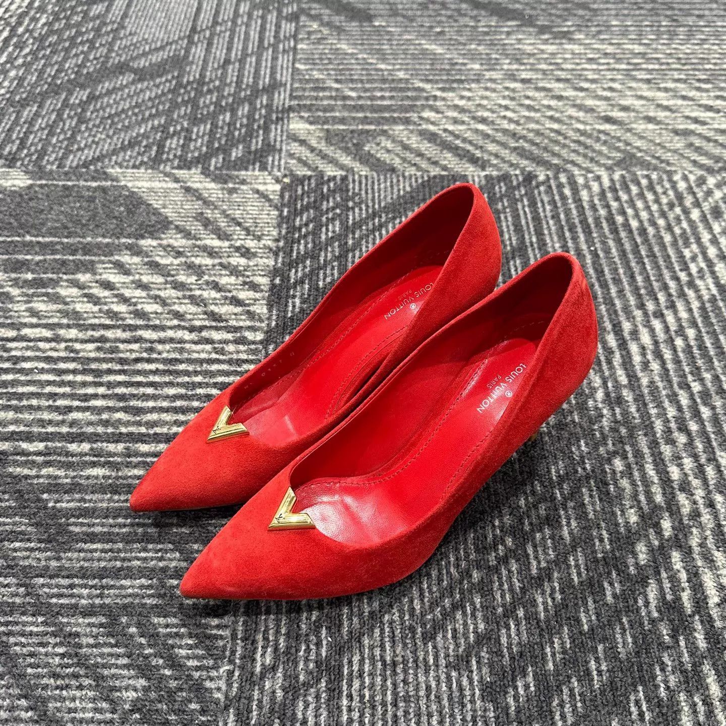 Louis Vuitton Louis Vuitton Suede High Heels 35 Size US 4.5 / IT 34.5 - 1 Thumbnail