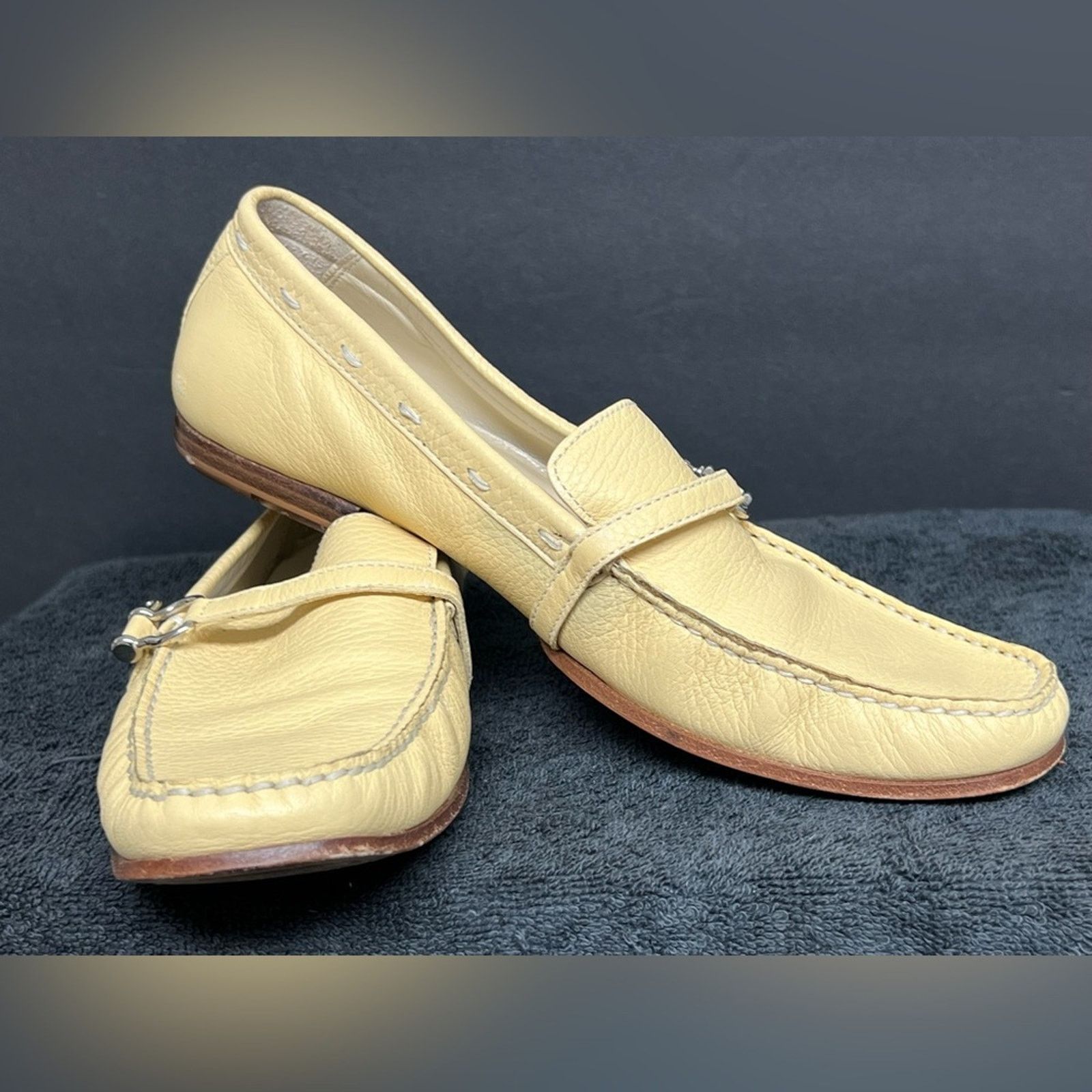 Burberry Burberry Yellow Pebbled Leather Loafers Horsebit EU 39 8.5 Size US 8.5 / IT 38.5 - 5 Thumbnail