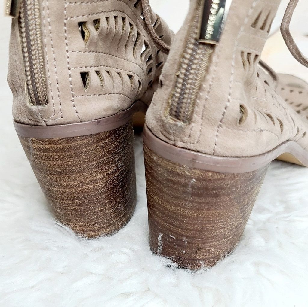 Vince Camuto Vince Camuto leather eyelet lace up peep toe heels booties 7 Size US 7 / IT 37 - 6 Thumbnail