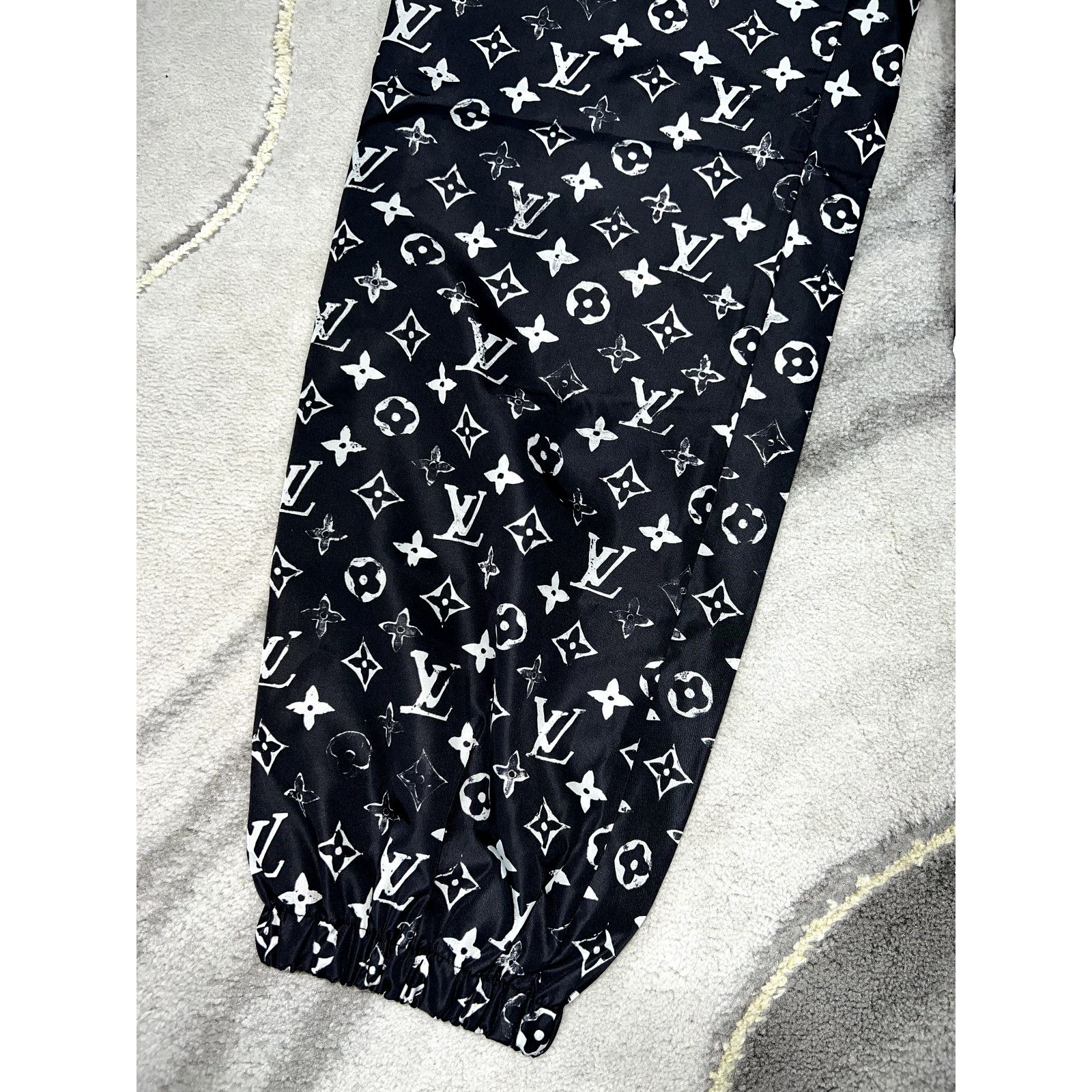 Louis Vuitton Louis Vuitton Stencil Effect Logo Jogging Jogger Pants 40 Size 27" / US 4 / IT 40 - 6 Thumbnail