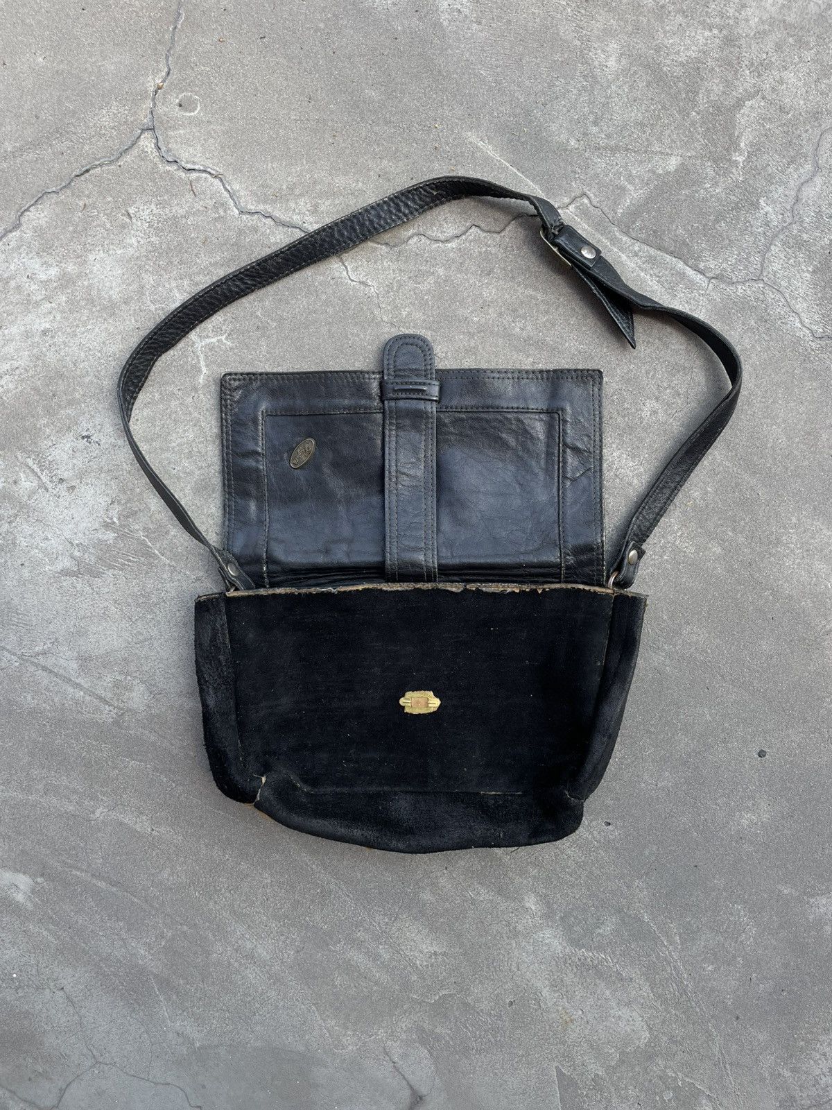 Bugatti Saved Bugatti Black Leather Messenger Bag 90s Size ONE SIZE - 7 Thumbnail