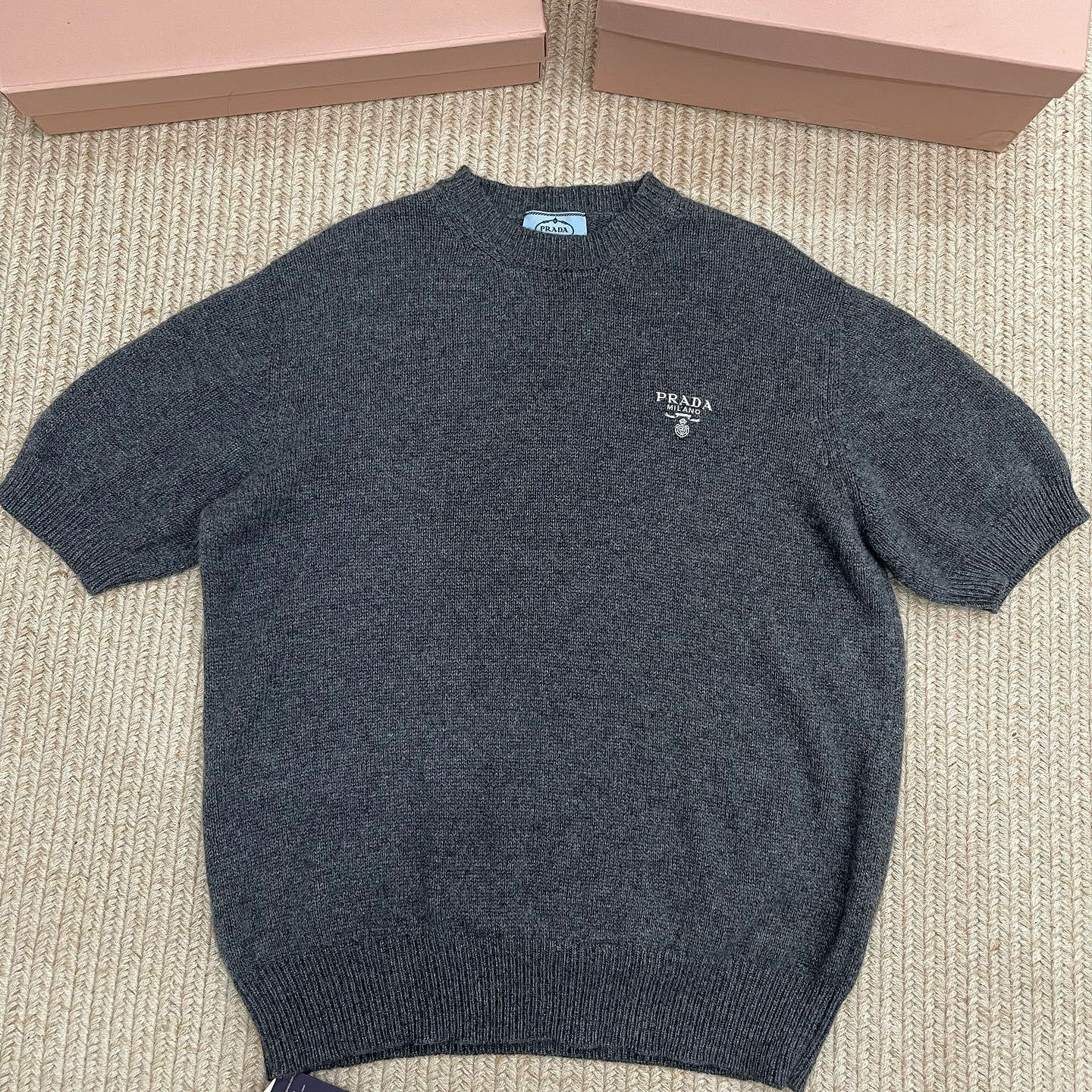 Prada Prada Logo Cashmere Short Sleeve Sweater Size 40 Size S / US 4 / IT 40 - 1 Thumbnail