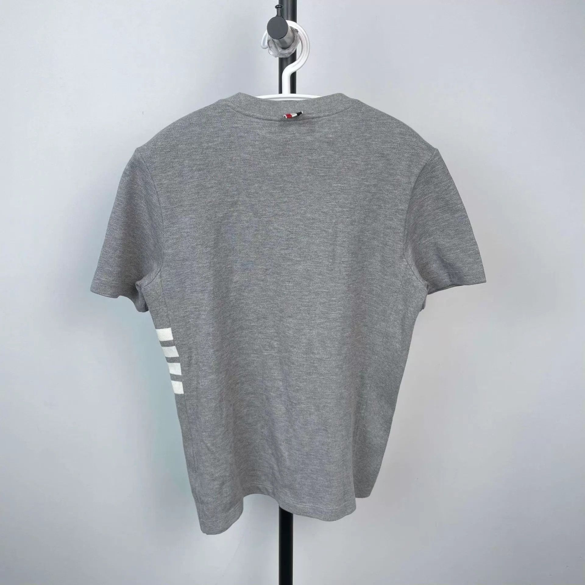 Thom Browne TB Gray Short Sleeve T-Shirt Size 0 Size XS / US 0-2 / IT 36-38 - 2 Thumbnail