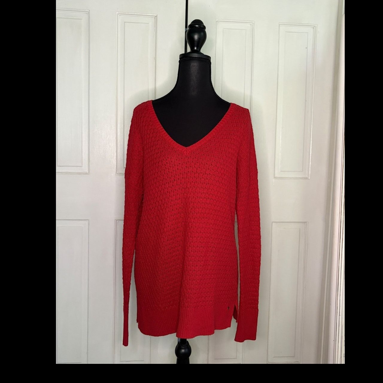 American Eagle Outfitters American Eagle Outfitters Texture Red V-Neck Women's Sweater Size M / US 6-8 / IT 42-44 - 2 Thumbnail