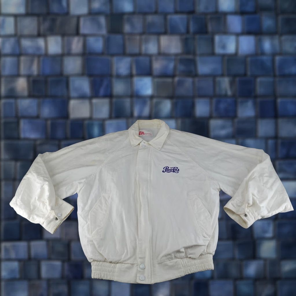 Vintage VINTAGE Pepsi Cola Bomber Jacket Mens M White 90s DM Apparel Snap Front Embroidered Logo Lined Pockets Elastic Waist Size US M / EU 48-50 / 2 - 1 Thumbnail