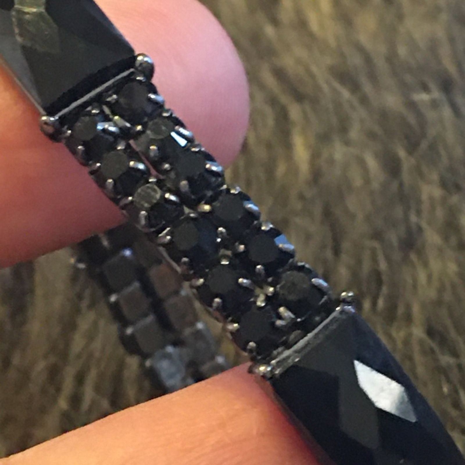 Jewelry Liz Claiborne black glass stone stretch bracelet Size ONE SIZE - 6 Thumbnail
