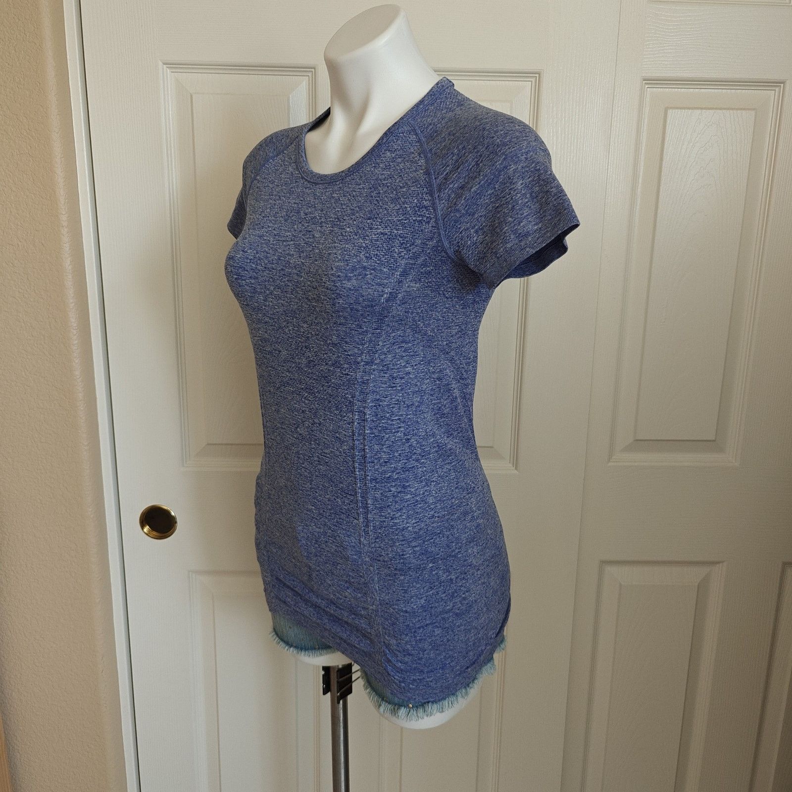 Athleta Athleta Fastest Track Seamless Short Sleeve Tee sz S Size S / US 4 / IT 40 - 4 Thumbnail
