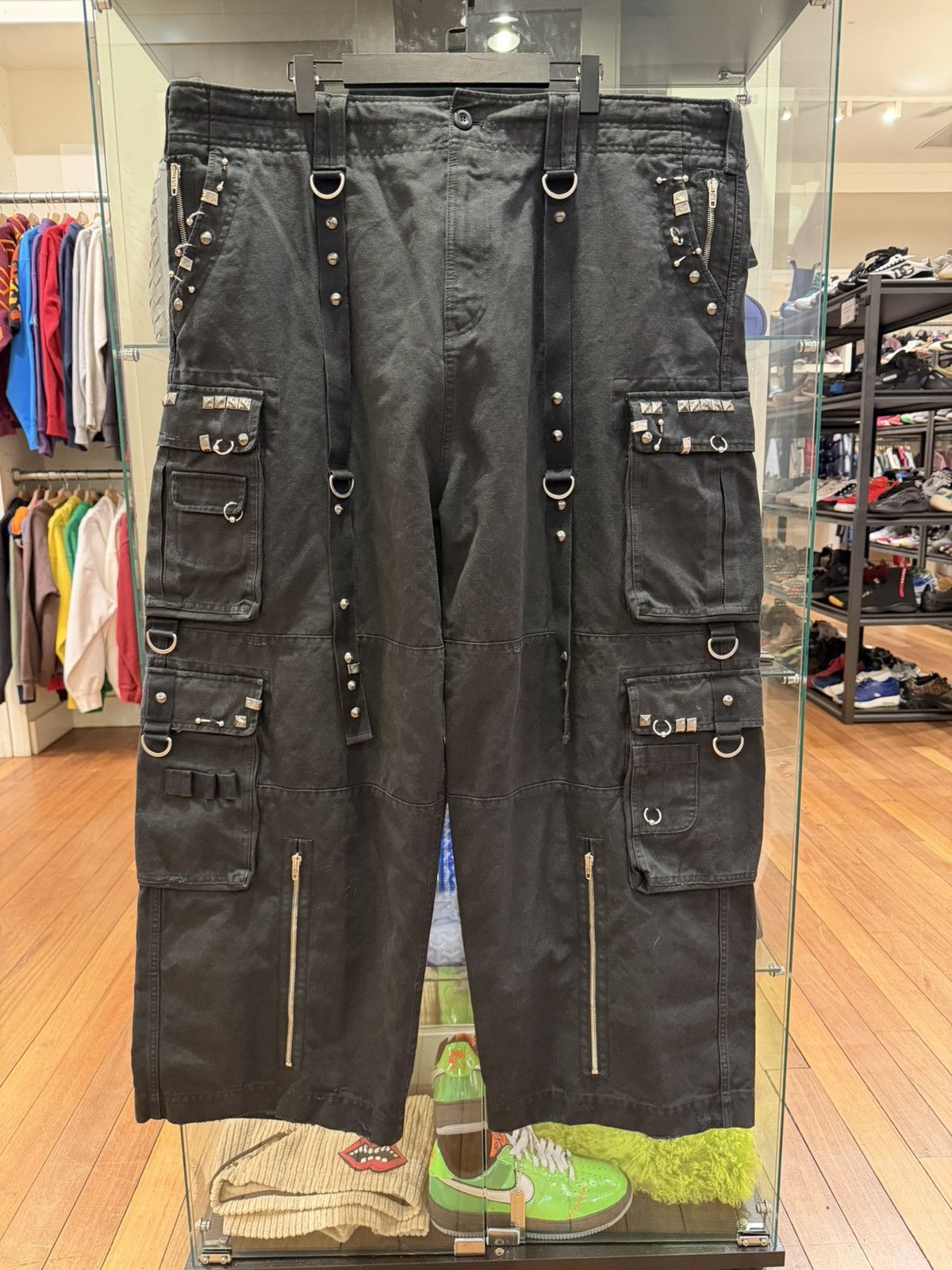 Balenciaga Balenciaga Pierced Cargo Raver Pants Size US 44 / EU 60 - 1 Thumbnail