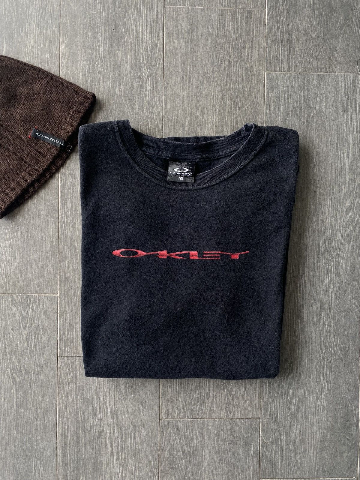 Oakley × Vintage Vintage 00’s Oakley Center SpellOut Tee Size US M / EU 48-50 / 2 - 1 Thumbnail