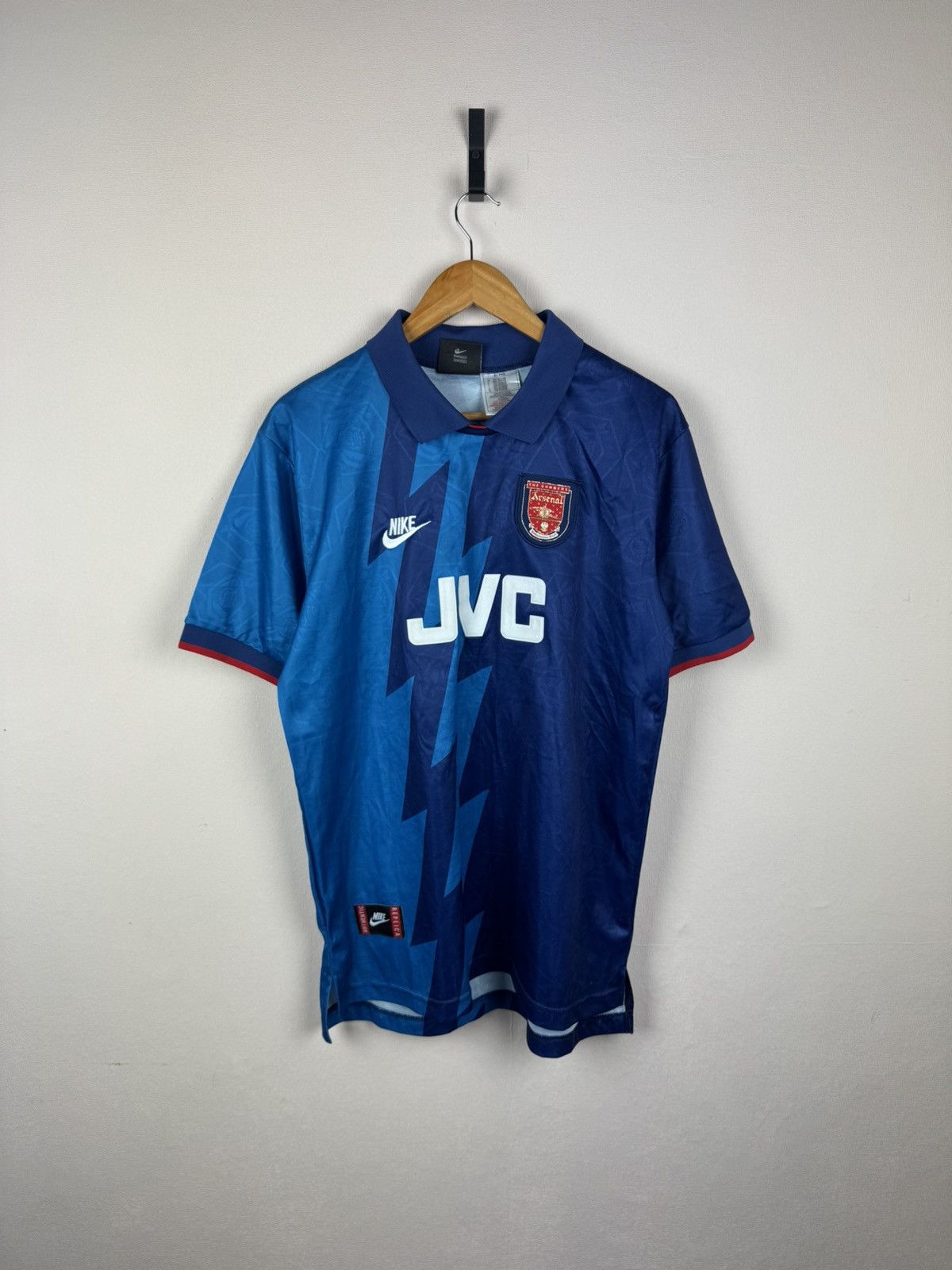 Arsenal 95/96 Away Kit. Bergkamp #10. Nike Vintage Kit