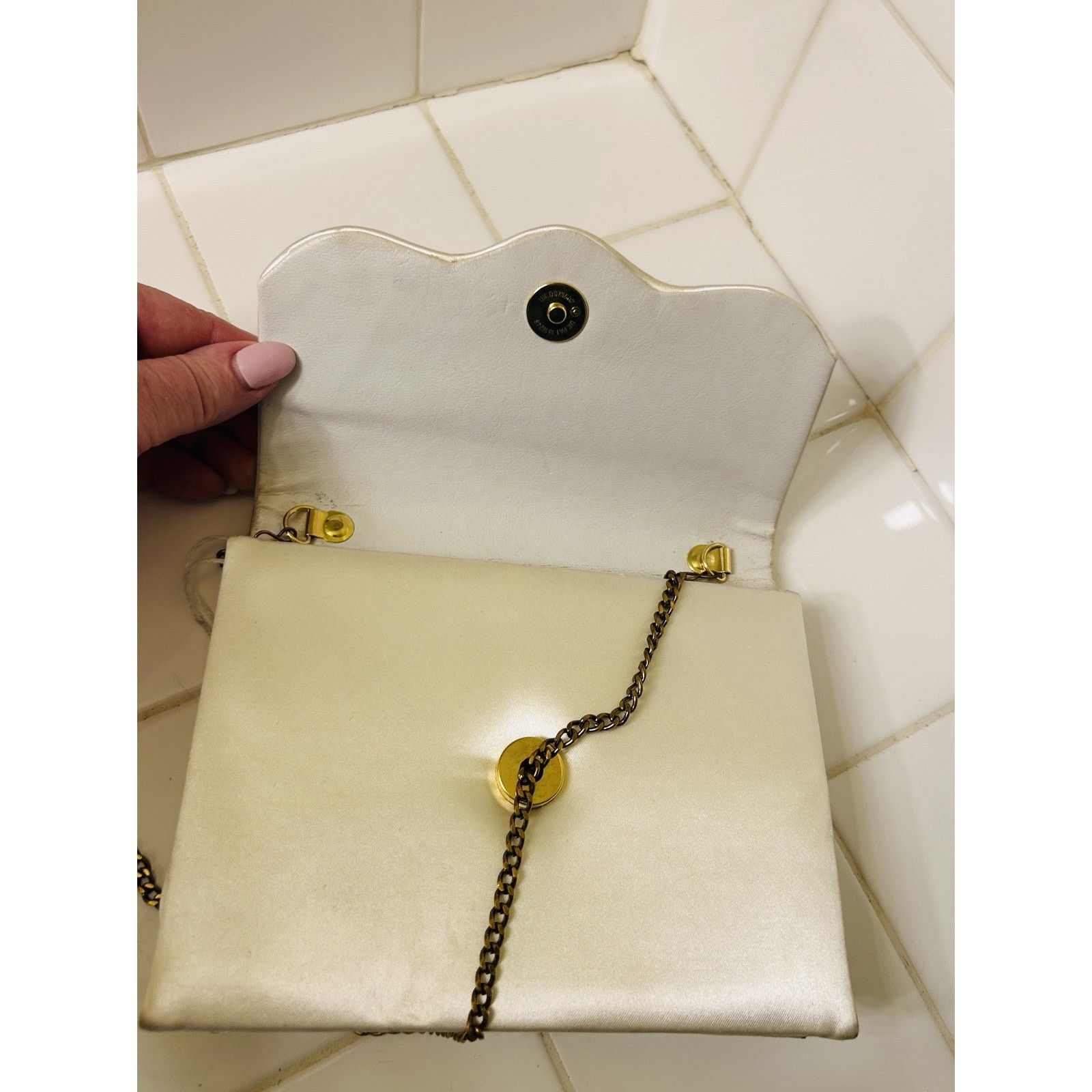 Other Vintage Dyeables Ivory Satin Purse With Metal Gold Chain Size ONE SIZE - 3 Thumbnail