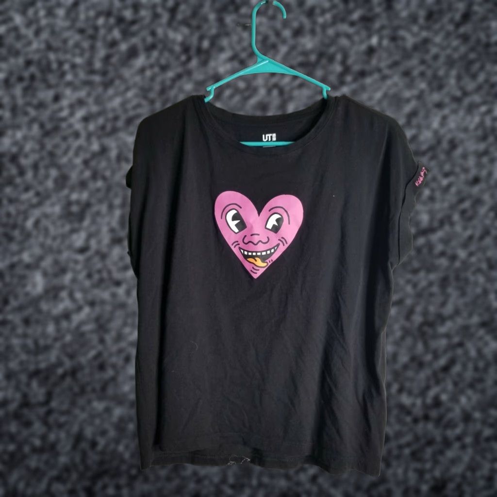 Uniqlo Uniqlo UT Womens S Keith Harding Graphic T Shirt Heart Distressed Size S / US 4 / IT 40 - 1 Thumbnail