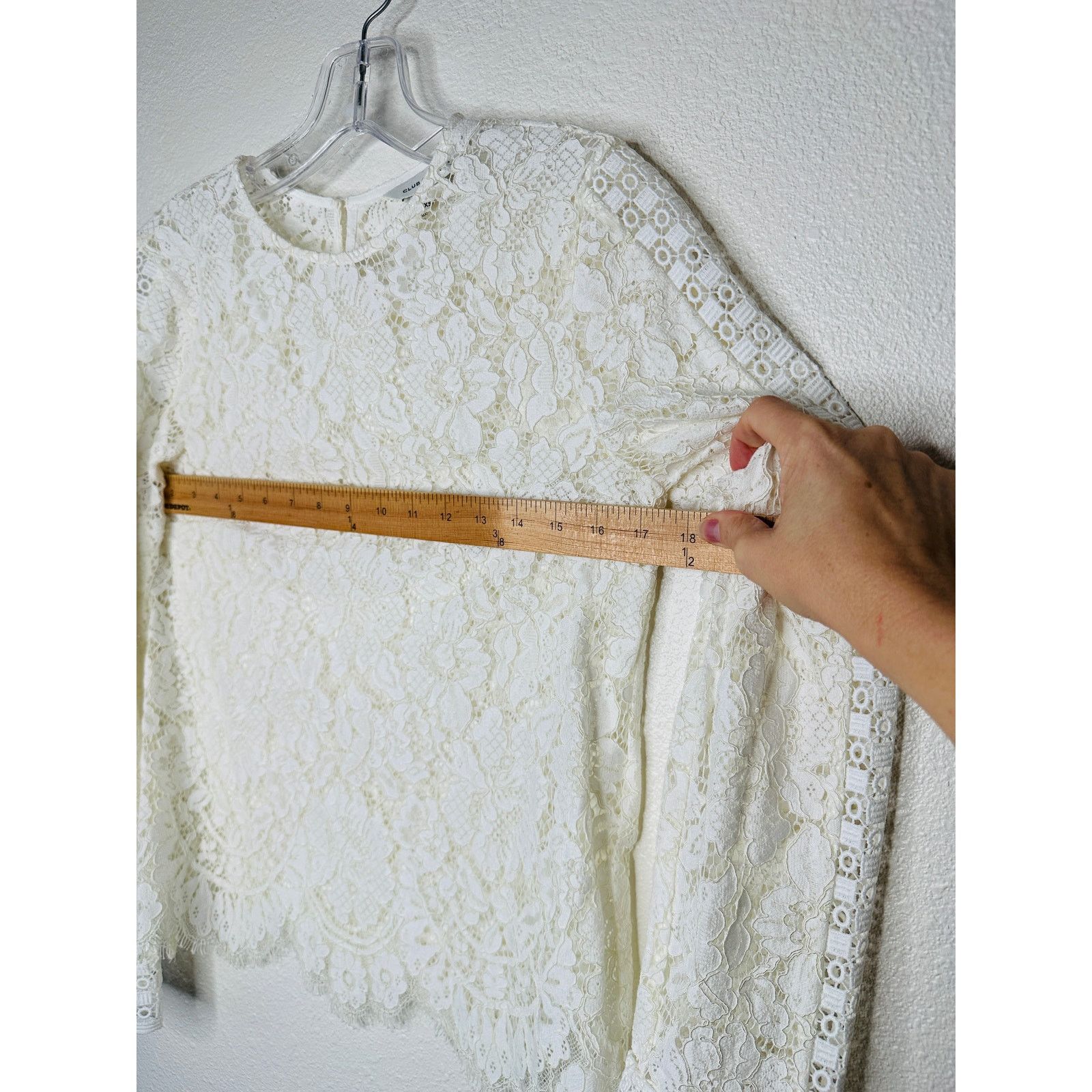 Club Monaco Club Monaco Ivory Lace Keyhole Back Scalloped Hem Blouse XS Size XS / US 0-2 / IT 36-38 - 12 Thumbnail