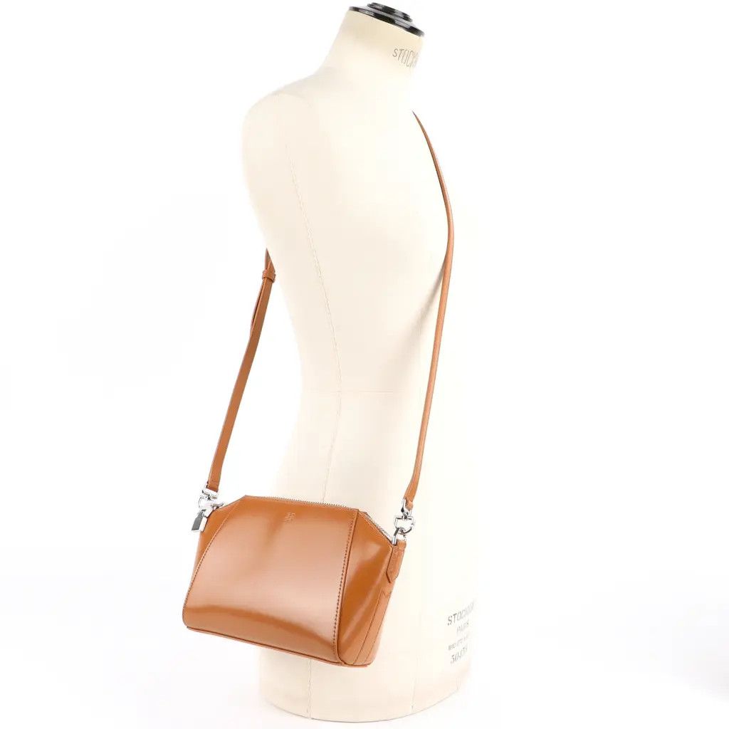 Givenchy o1srvl11e1224 Size: OS / Antigona Leather Shoulder Bag Size ONE SIZE - 2 Thumbnail