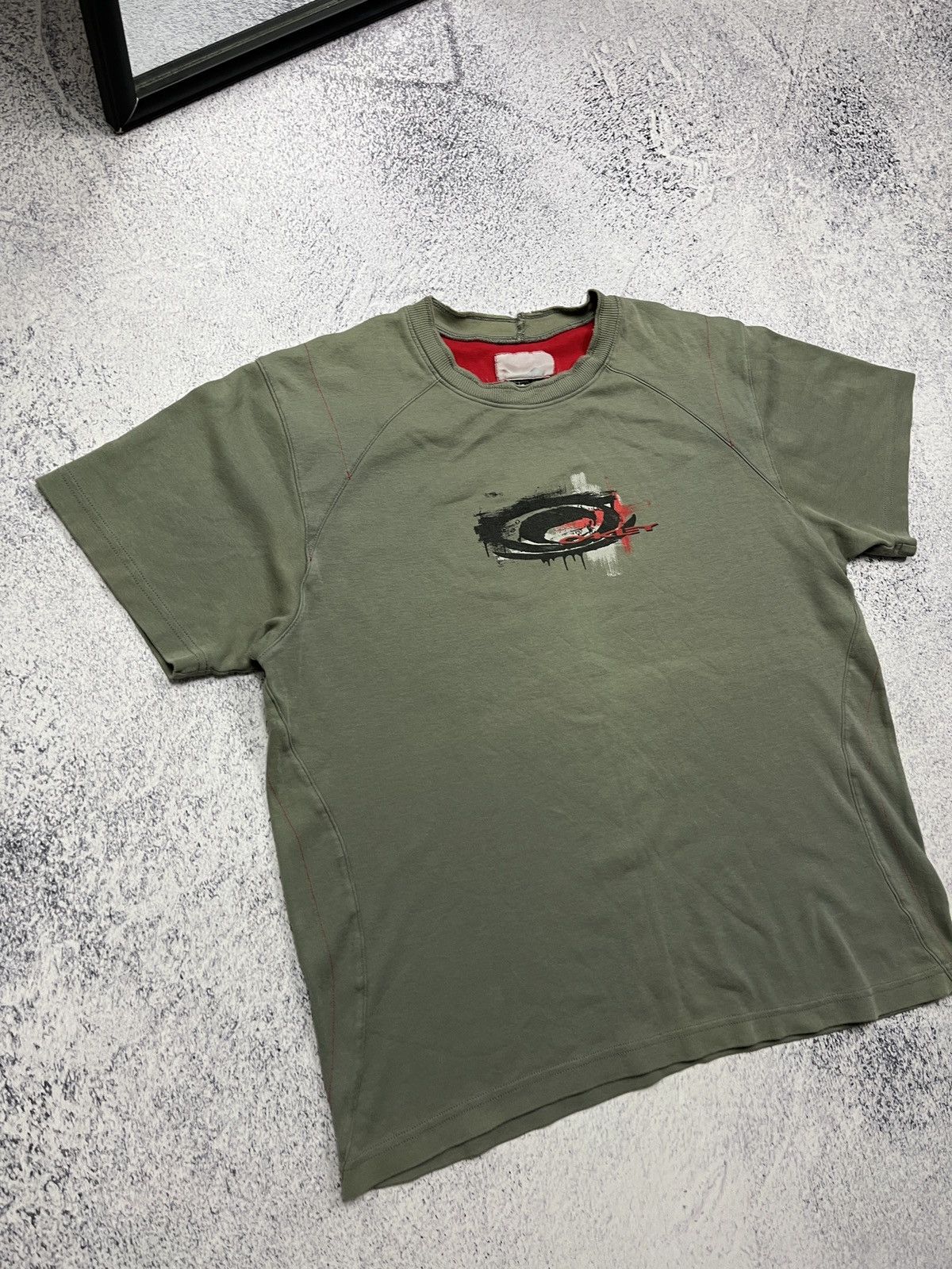 Oakley Vintage 00’s Oakley Center 3D Circle Graphic Logo T-shirt Size US XL / EU 56 / 4 - 4 Thumbnail