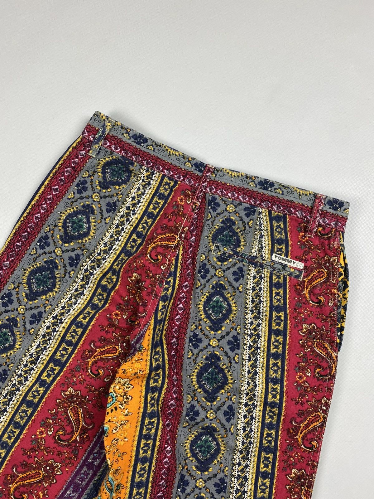Tommy Hilfiger Tommy Hilfiger Jeans Vintage Patterned Shorts Size 30 Size US 30 / EU 46 - 19 Thumbnail