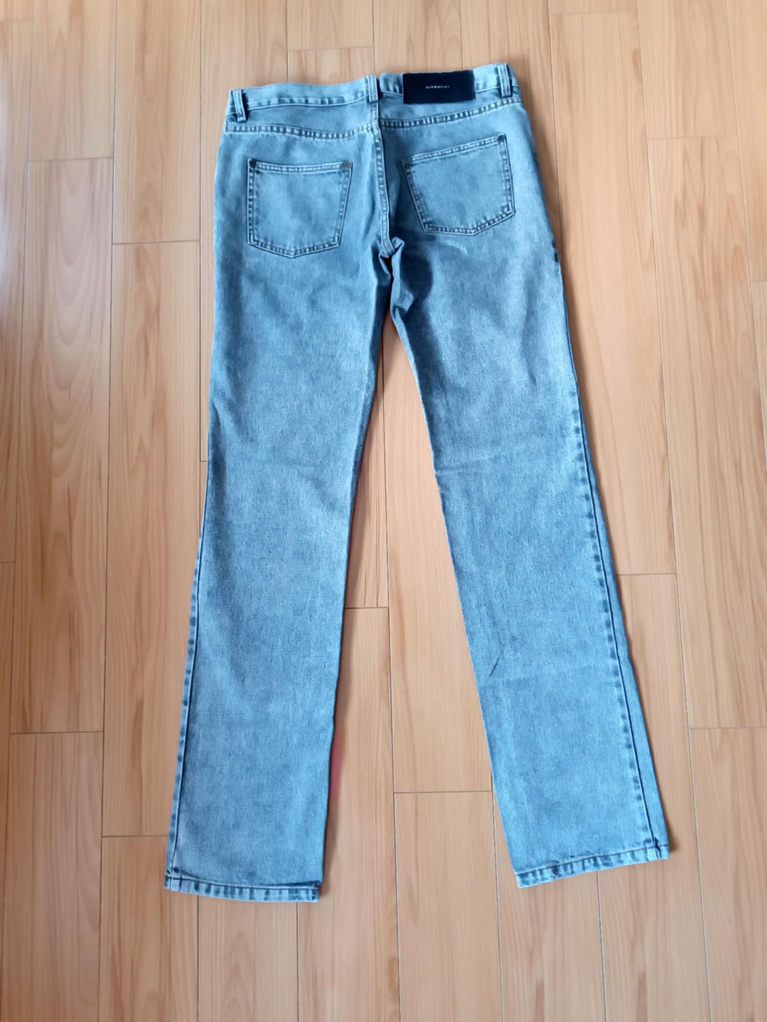 Givenchy Givenchy Light Gray Straight Cut Jeans Size US 30 / EU 46 - 2 Thumbnail