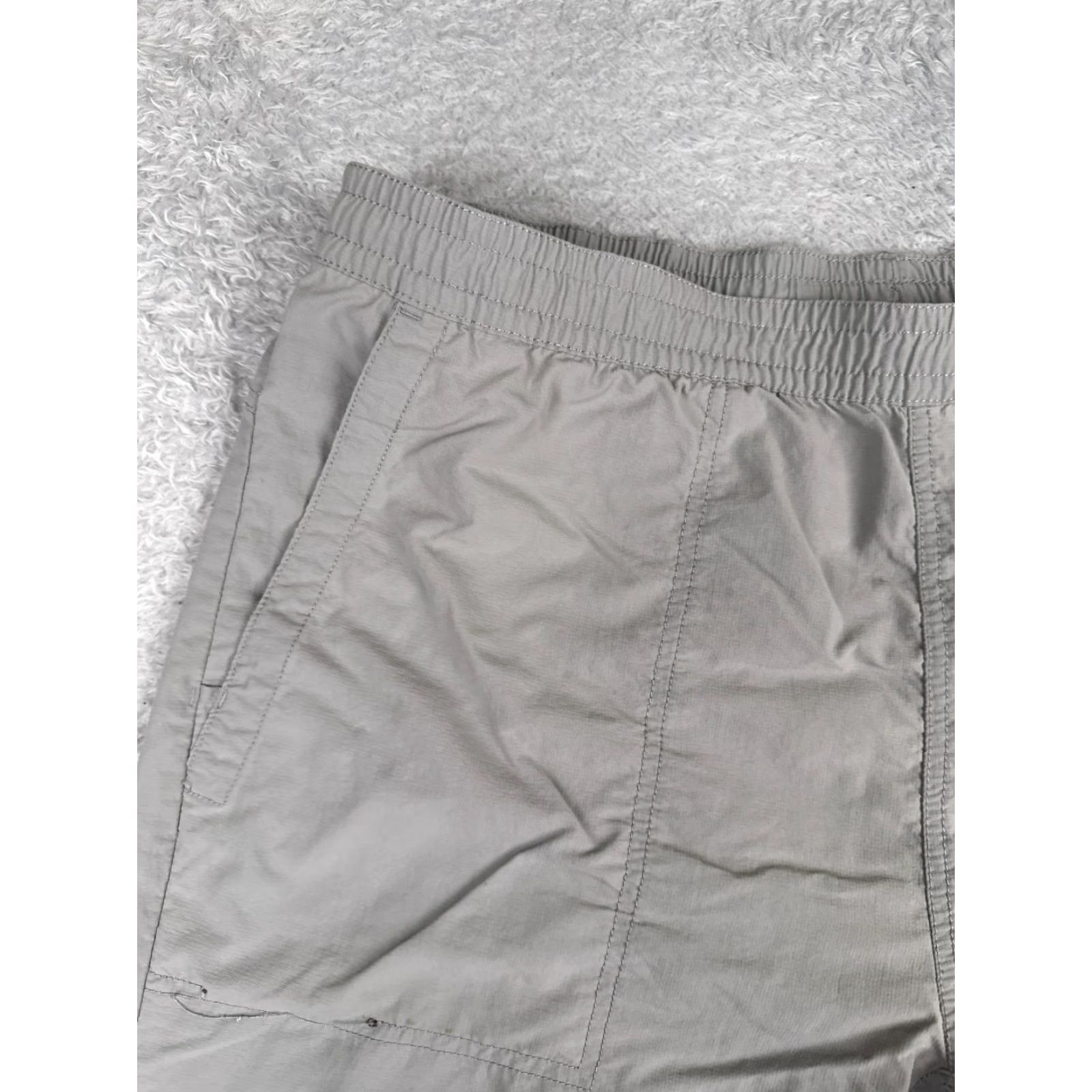 The North Face The North Face Shorts Mens Large Gray Elastic Waist Polyester Short Regular 36x10 Gray The North Face Mens Shorts — Size US 33 - 4 Thumbnail