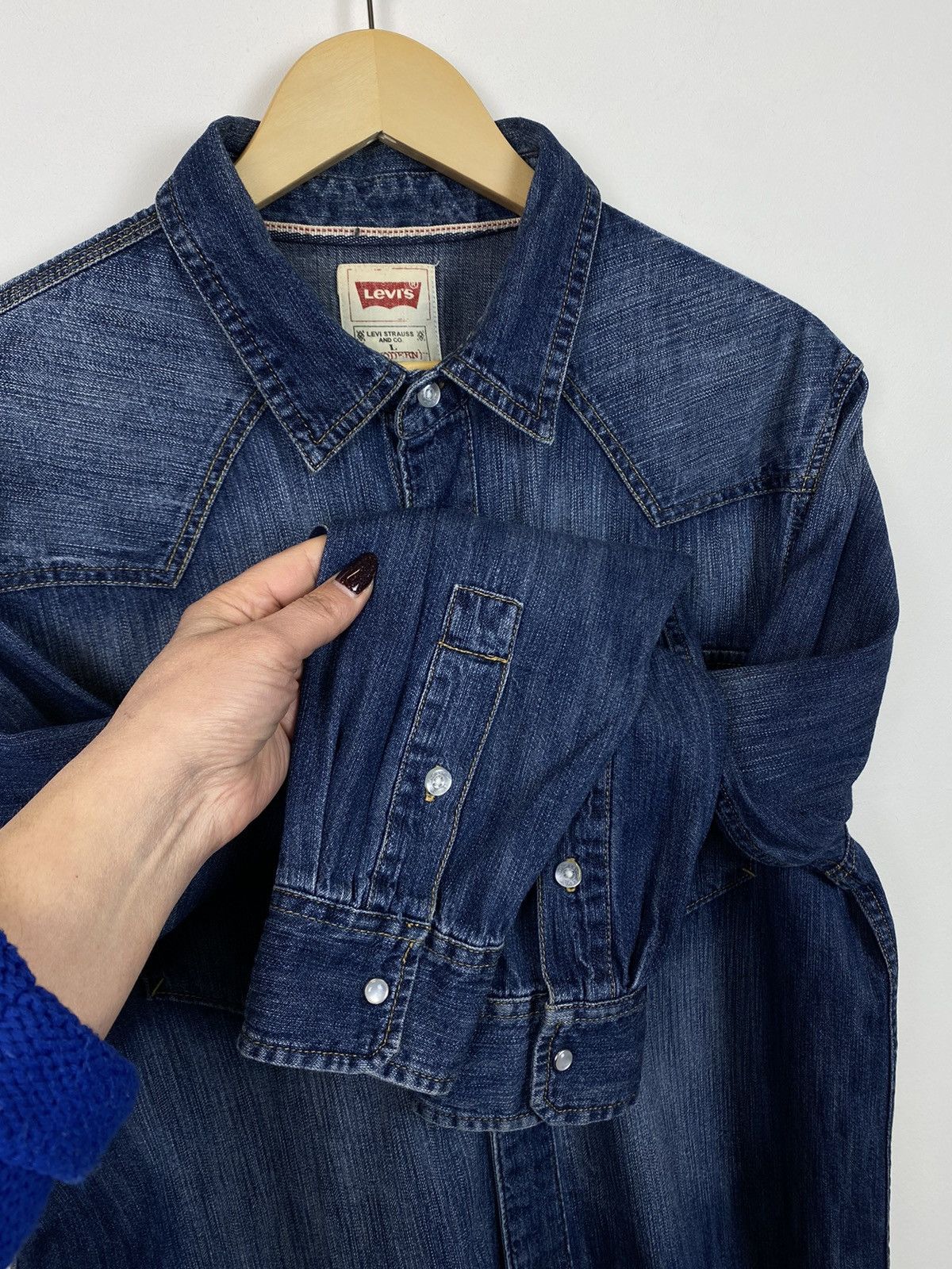 Levi's Vintage Levi’s Navy Blue Denim Shirt Buttons Western Style Size US L / EU 52-54 / 3 - 3 Thumbnail