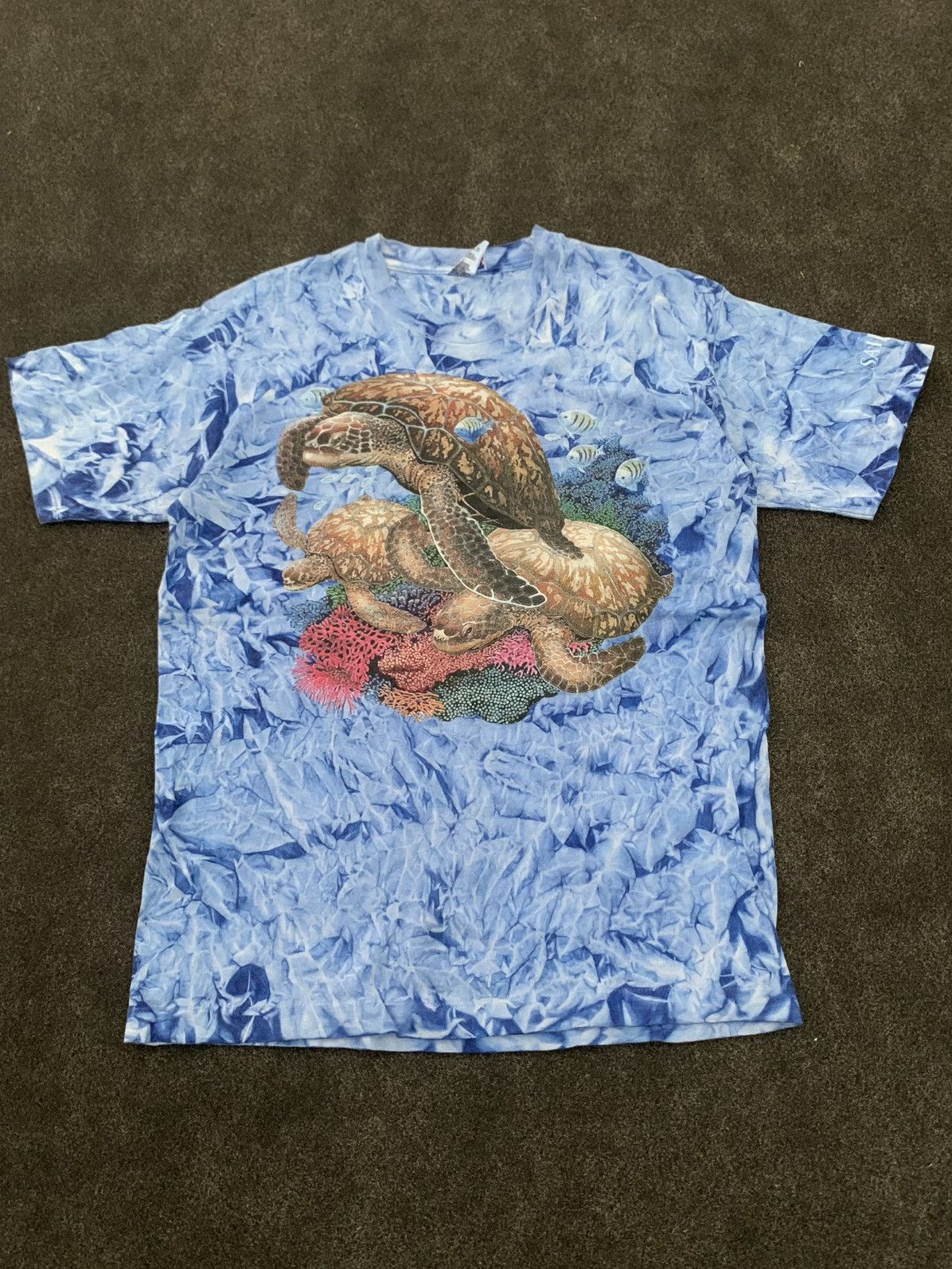 Fruit Of The Loom VINTAGE 90s Sea Turtle & Coral Reef Blue Crinkle Tie-Dye Tee Size US M / EU 48-50 / 2 - 2 Thumbnail