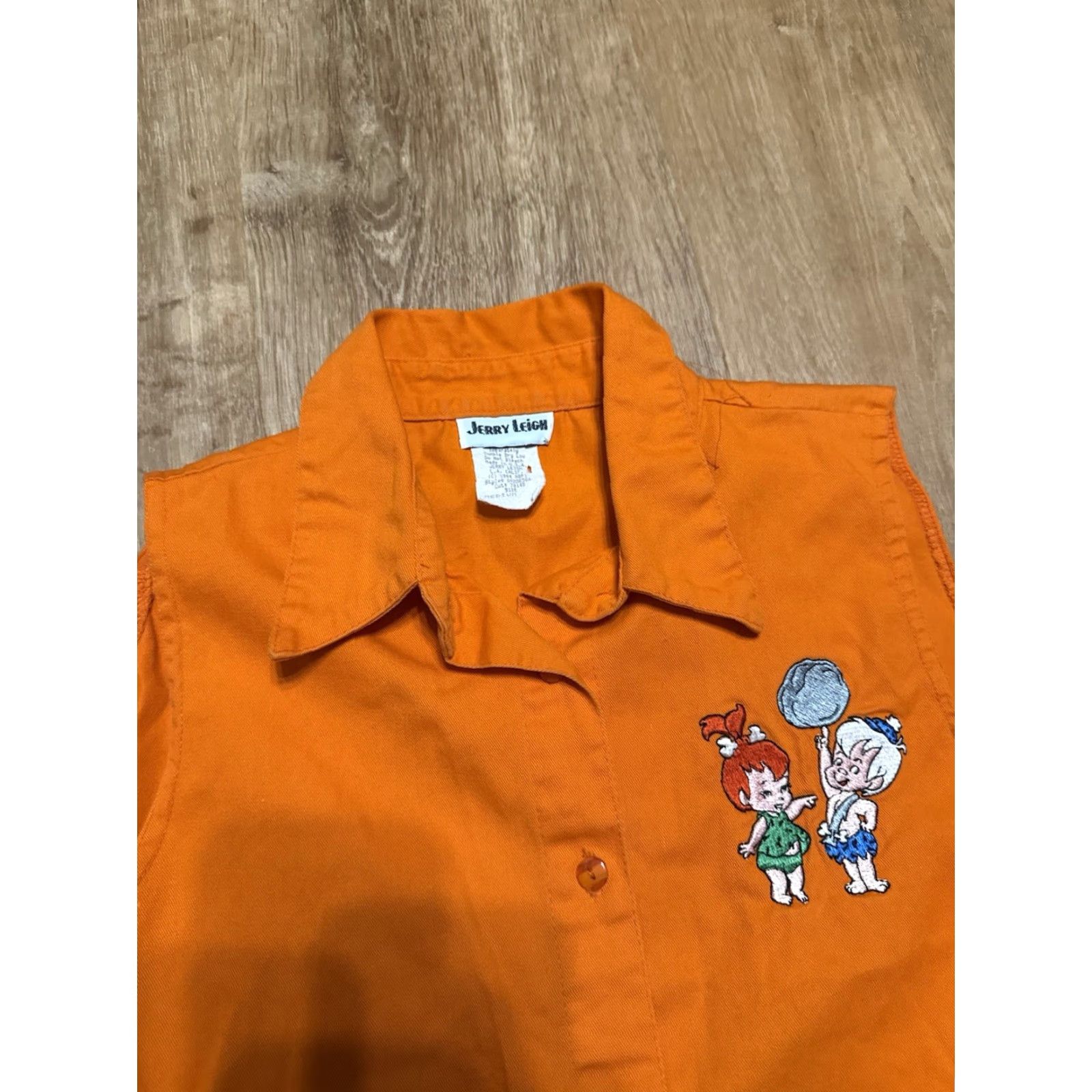 Vintage VINTAGE Flintstones Hawaiian Embroidered Sleeveless Button-Up Shirt M Orange Unisex Adults Medium Size M / US 6-8 / IT 42-44 - 4 Thumbnail