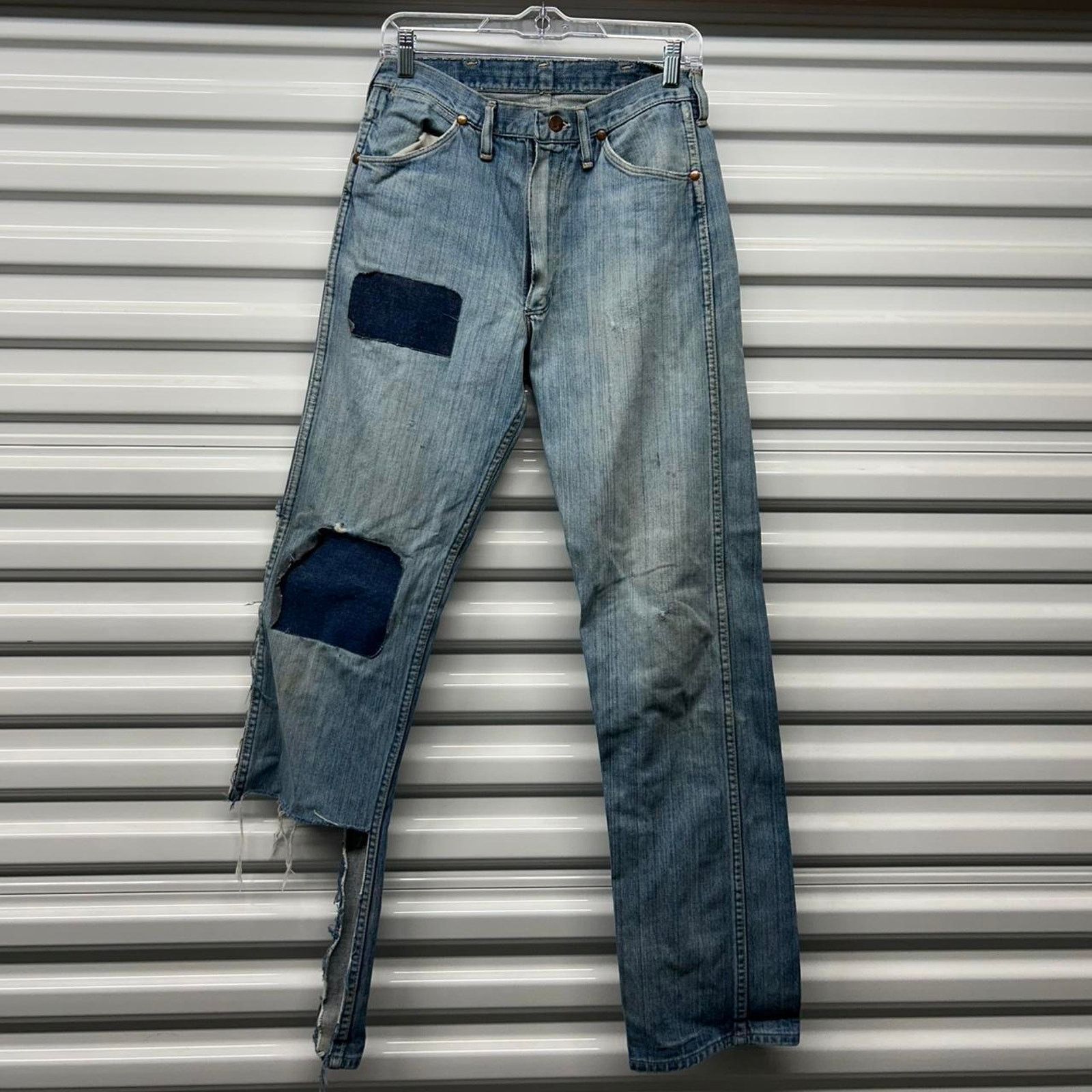 Wrangler VTG 60s Distressed Wrangler blue straight leg jeans Size US 32 / EU 48 - 1 Thumbnail