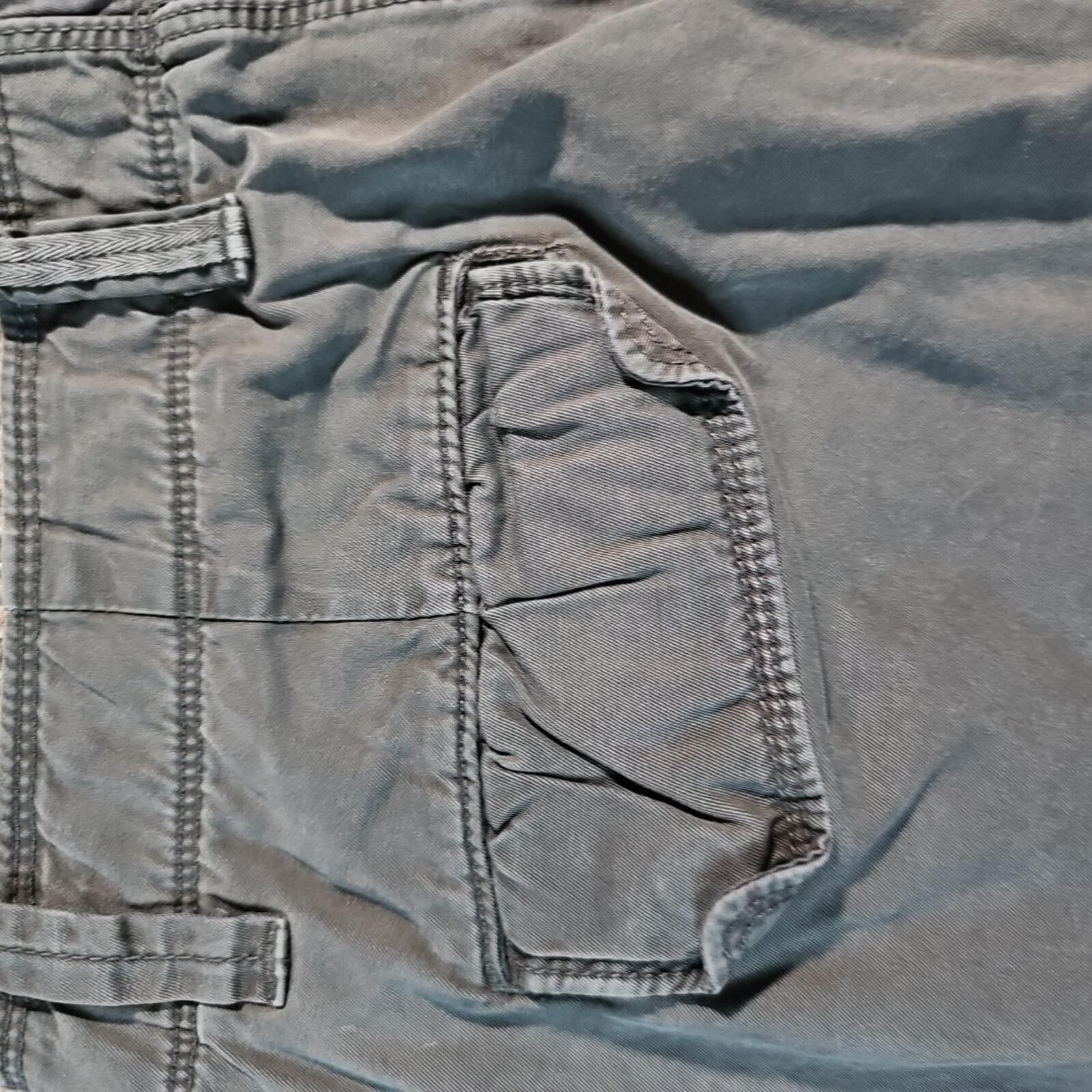 Gap GAP 29 Gray Cargo Shorts Size US 29 - 7 Thumbnail