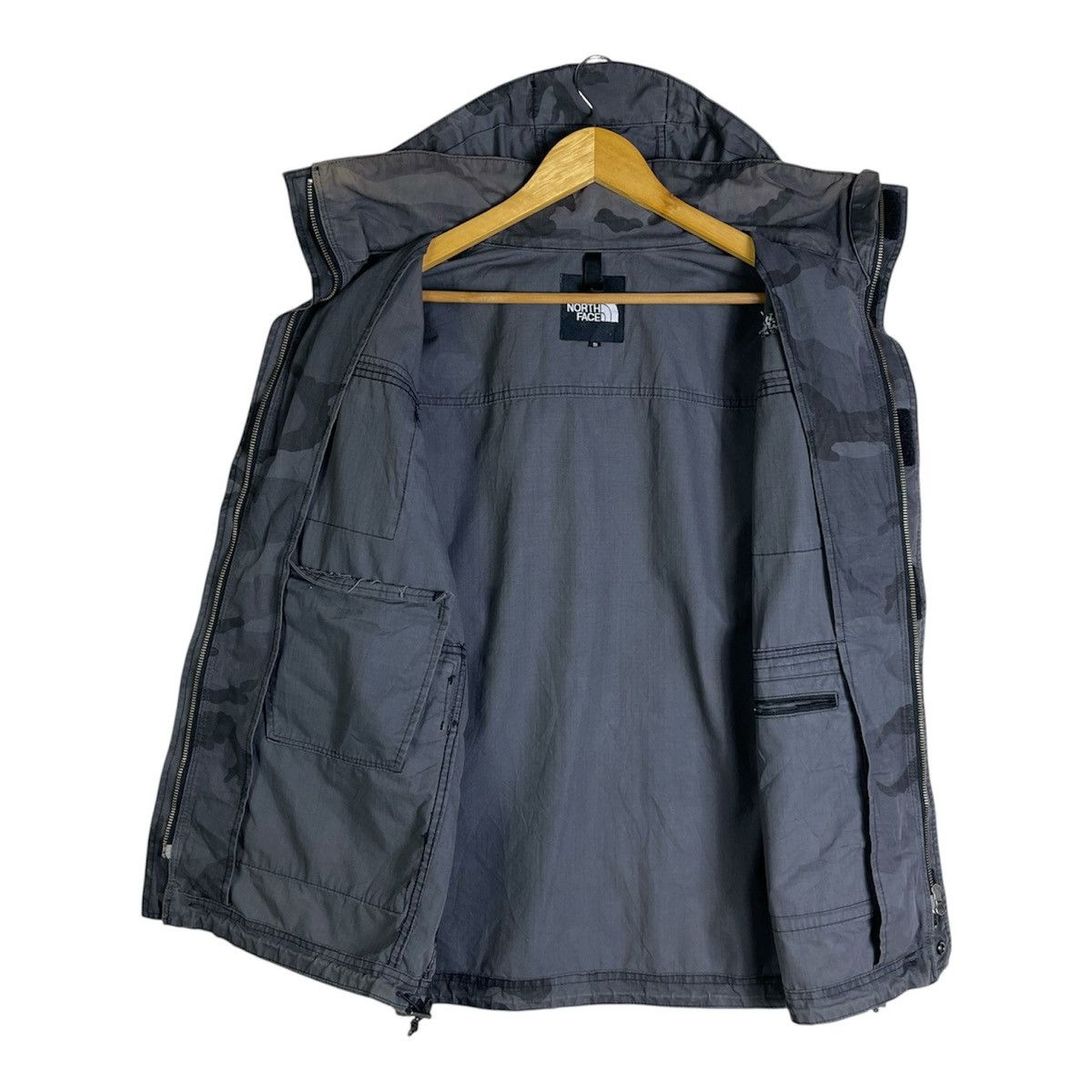 The North Face Vintage The North Face Dark Camo Field Hooded Jacket Size US S / EU 44-46 / 1 - 3 Thumbnail