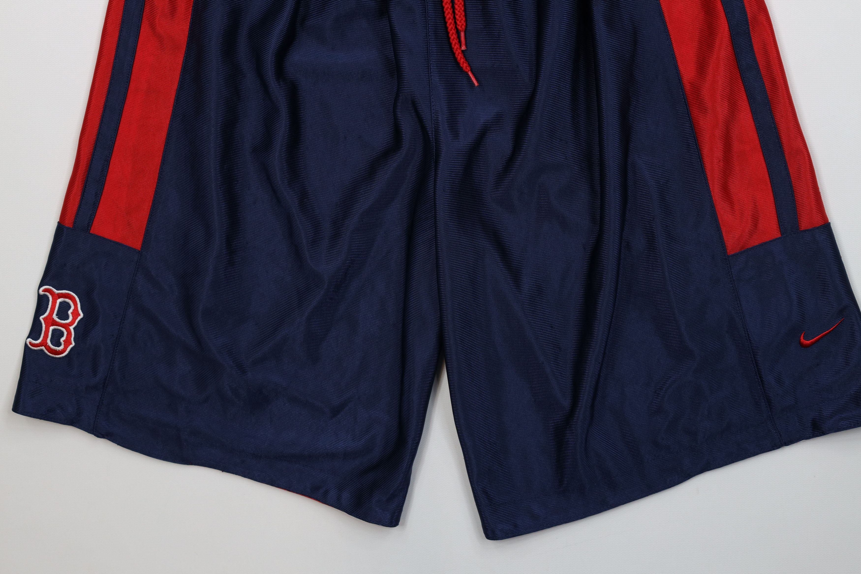 Nike Vintage Nike Mini Swoosh Reversible Boston Red Sox Shorts Size US 30 / EU 46 - 4 Thumbnail