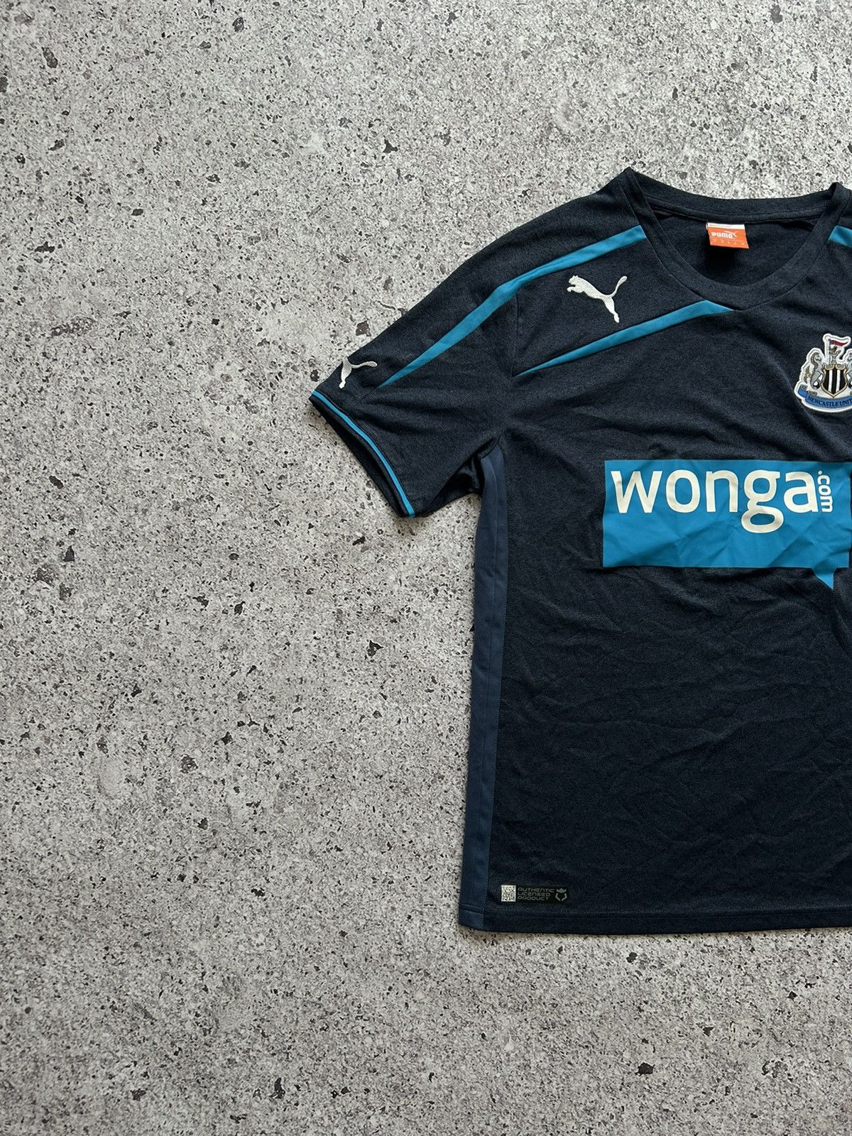 Puma × Vintage Vintage Puma Newcastle United 2013 2014 Away Soccer Jersey Size US M / EU 48-50 / 2 - 3 Thumbnail