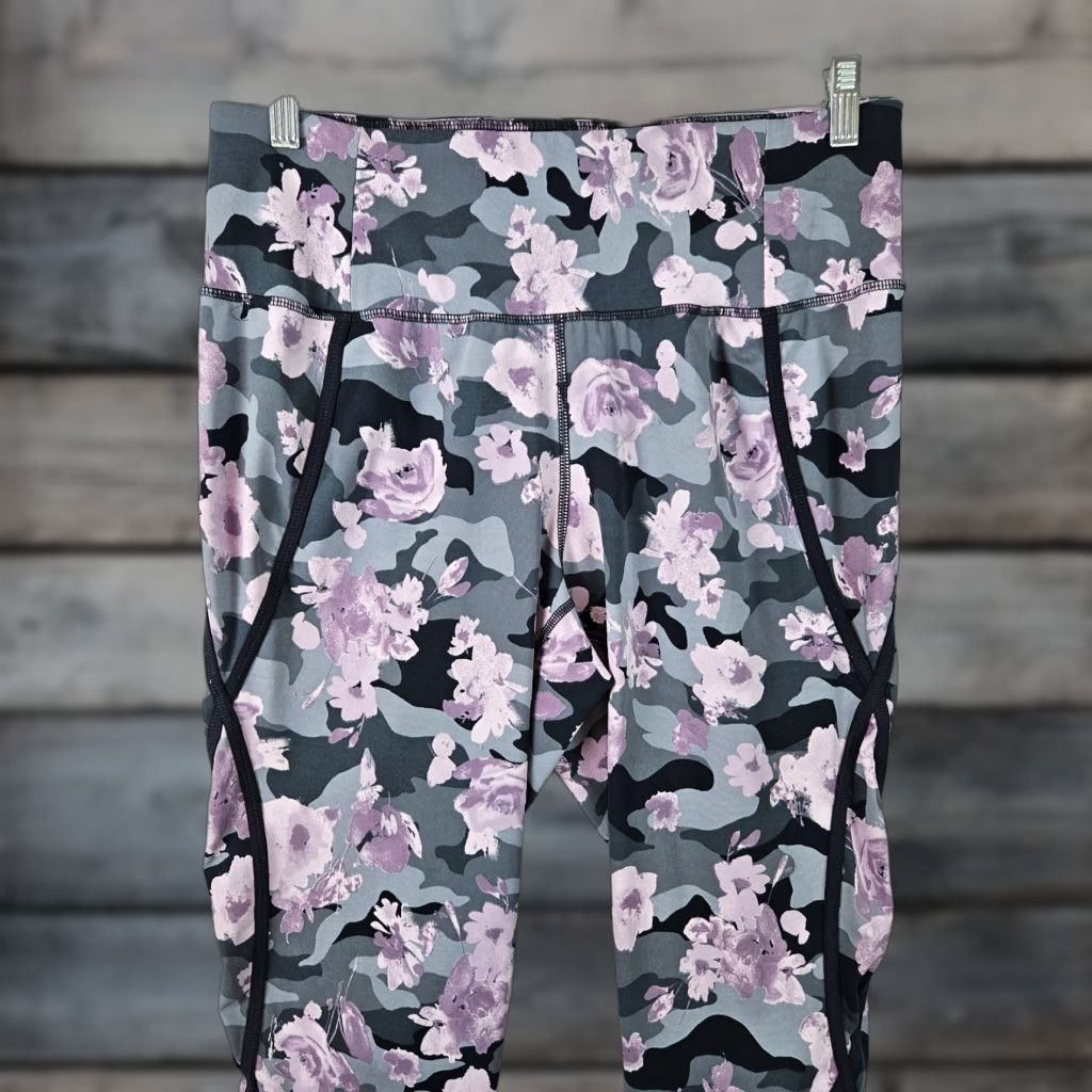 Vintage Livi Active Lane Bryant Womens Capri Leggings Sz 14/16 Purple Gray Floral Capri Leggings Womens Plus Size 14/16 Purple Floral Size 36" / US 14 / IT 50 - 1 Thumbnail