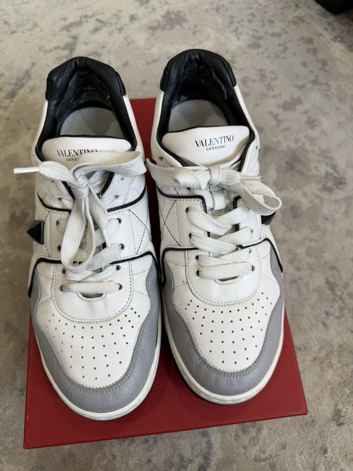 Valentino Valentino One Stud Sneaker size 42 Size US 9 / EU 42 - 2 Thumbnail