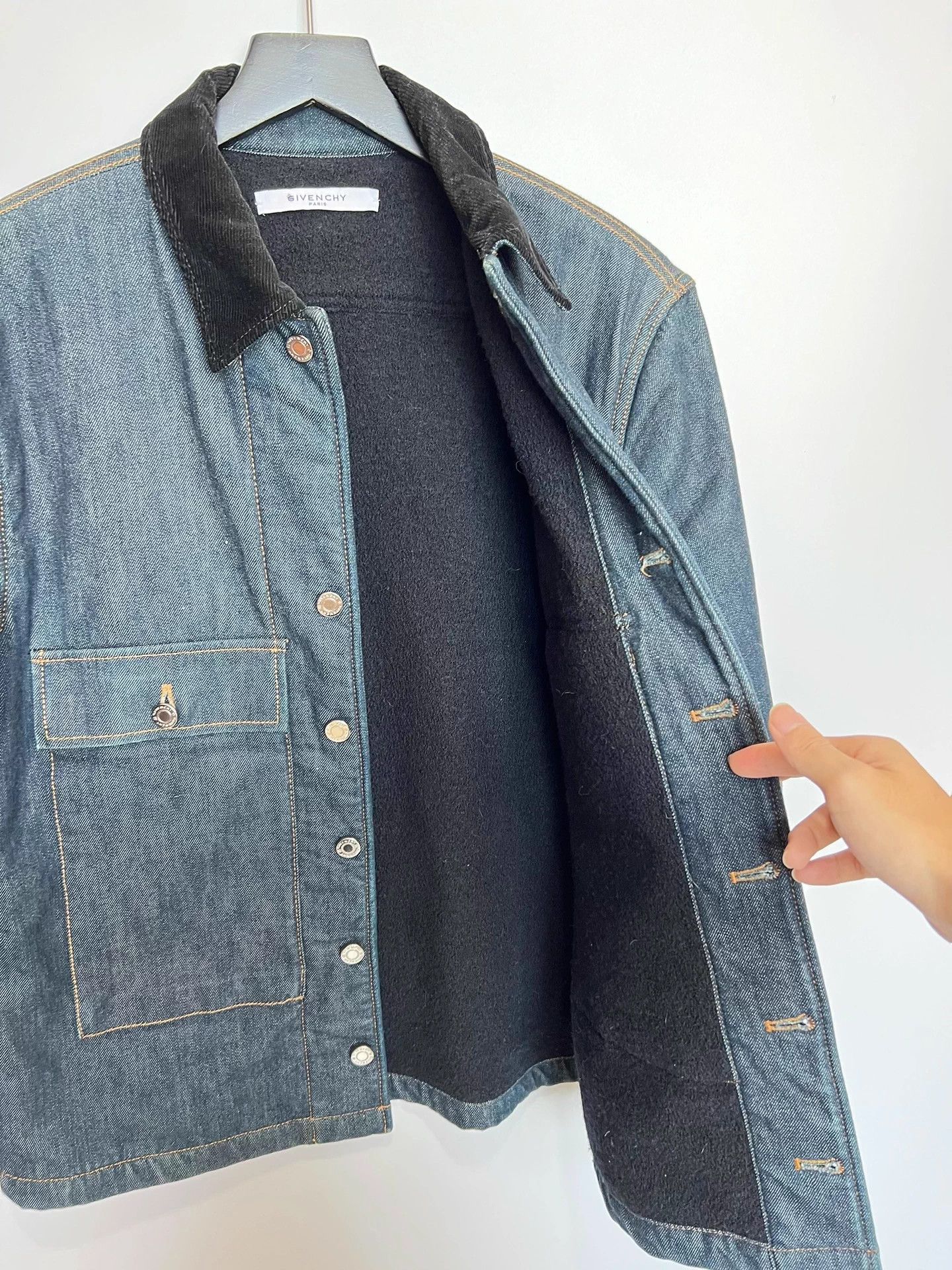 Givenchy Givenchy Heavyweight Denim Jacket L - 95% New Size US L / EU 52-54 / 3 - 4 Thumbnail
