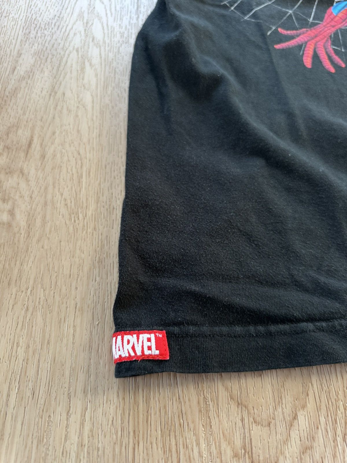 Vintage Vintage Marvel Spiderman vs Venom Japan Tshirt Size US L / EU 52-54 / 3 - 3 Thumbnail