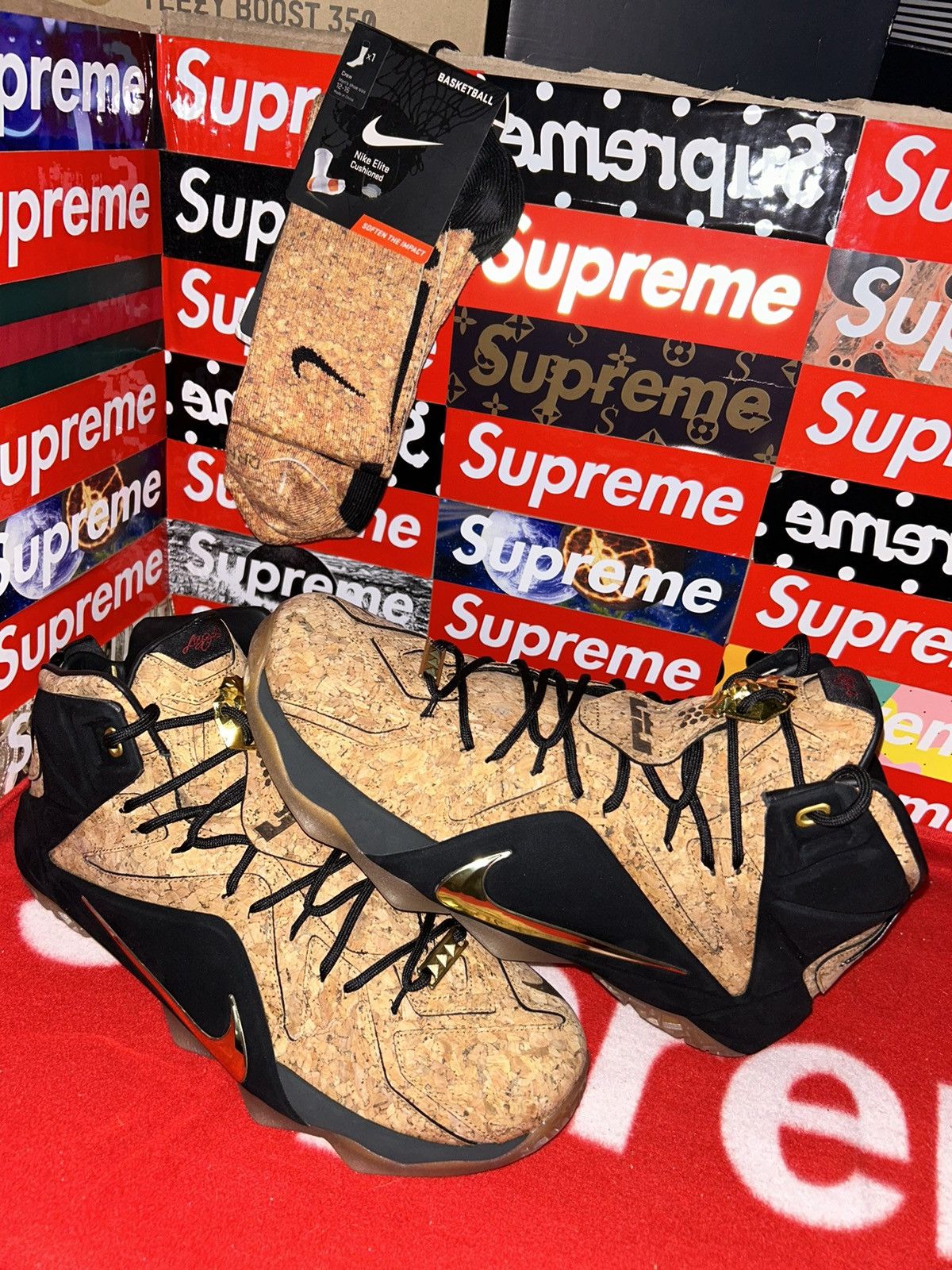 Nike Nike Lebron 12 EXT Cork 768829-100 13 w/ NEW MATCHING SOCKS Size US 13 / EU 46 - 2 Thumbnail