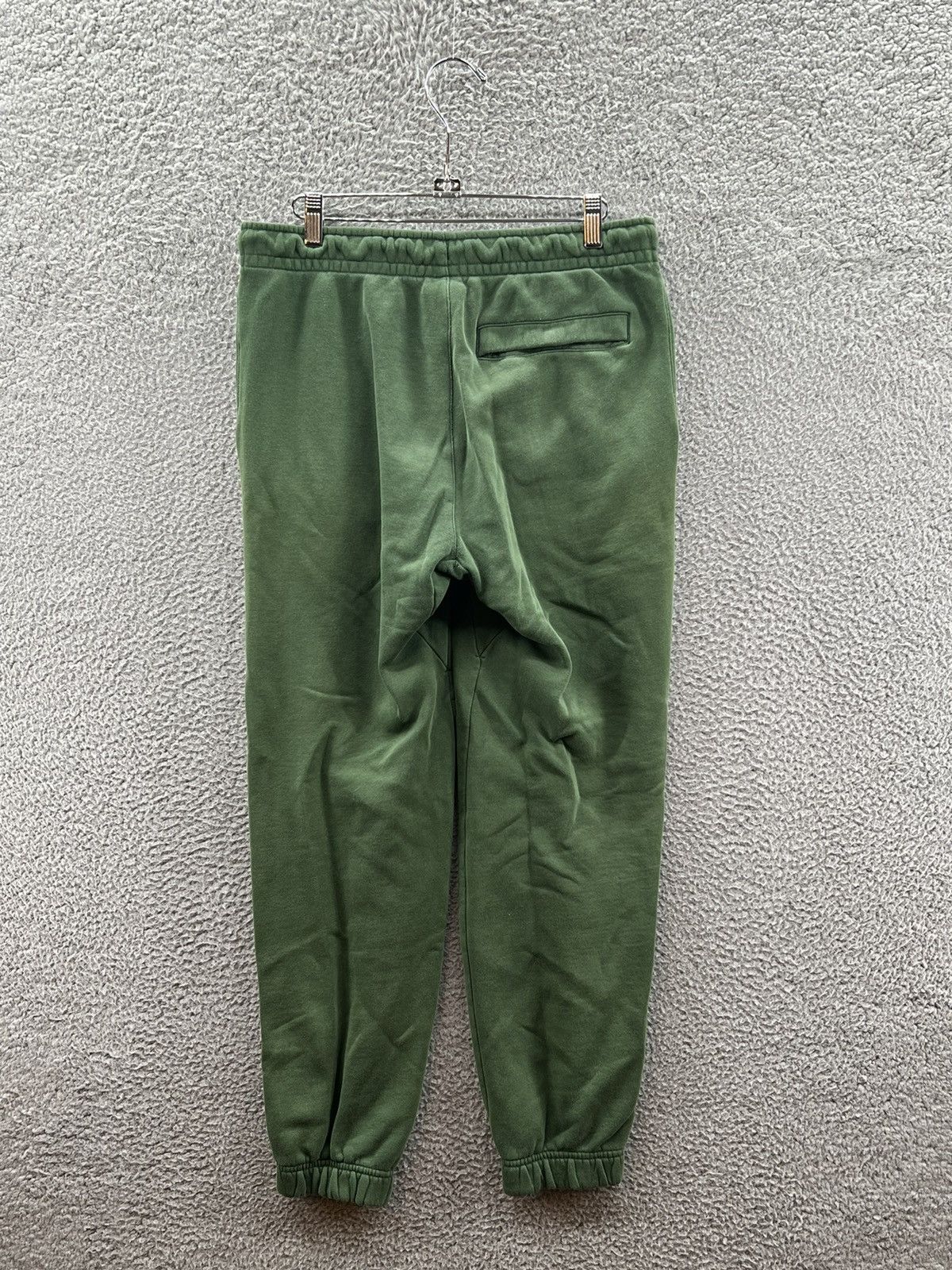 Nike Nike Stranger Things Hawkins High Sweatpants Small CQ3656 Size US 34 / EU 50 - 2 Thumbnail