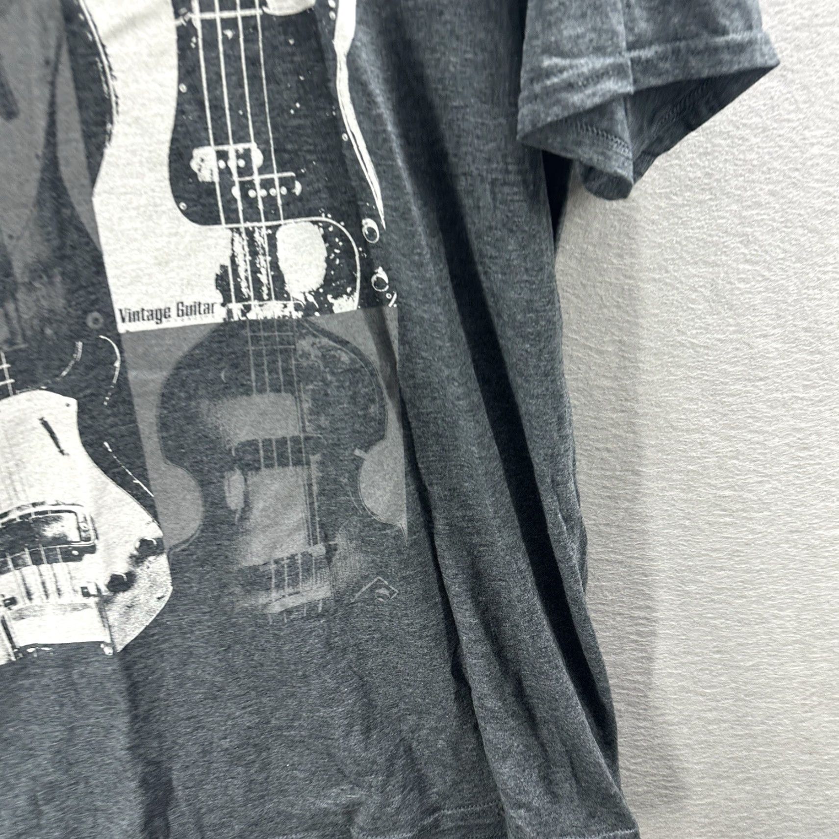 Gildan VINTAGE Gildan Shirt Mens M Gray Graphic Print Guitars Music Y2k Portrait 90s Style Shirt Mens Size US M / EU 48-50 / 2 - 3 Thumbnail