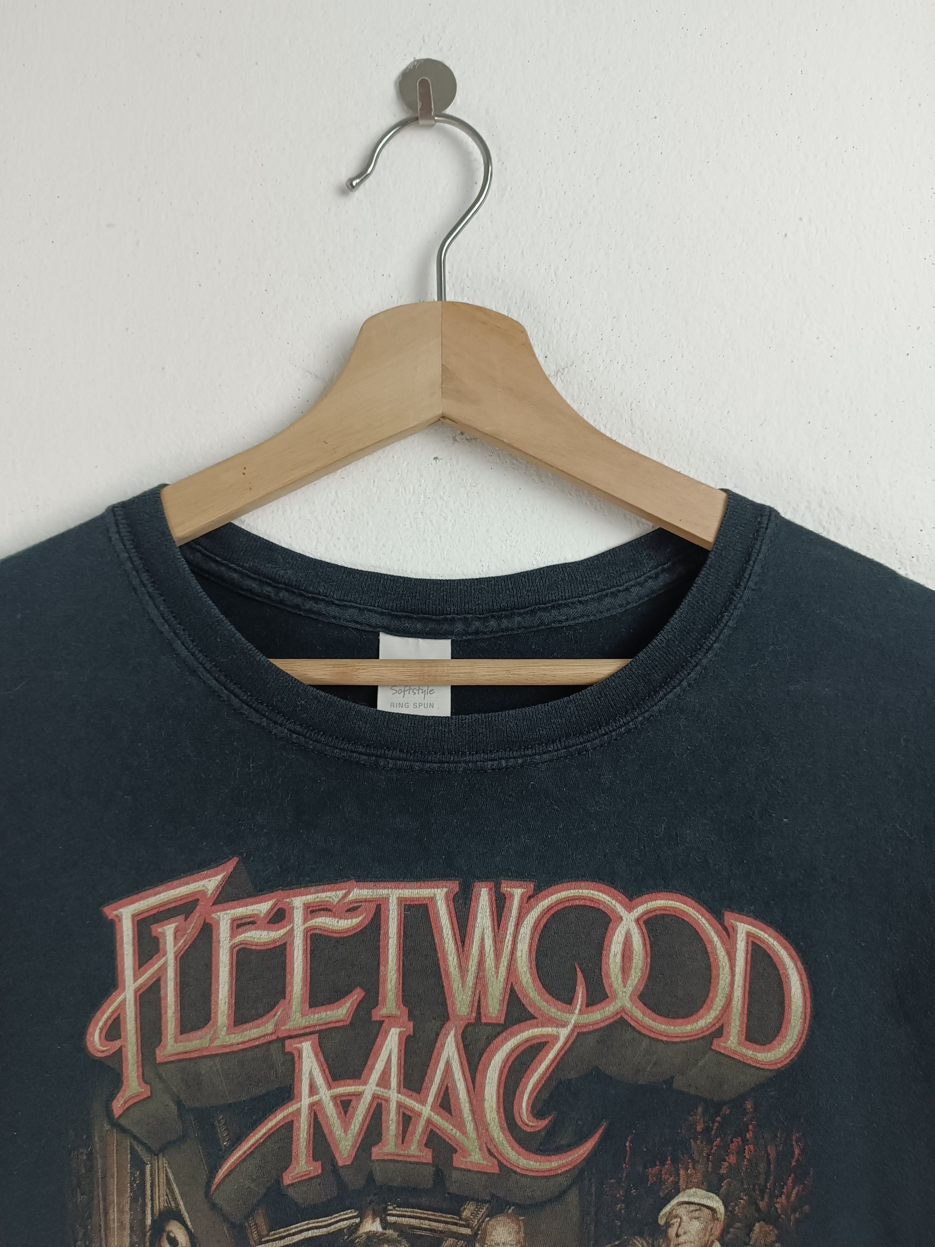 Band Tees VINTAGE 2018 FLEETWOOD MAC IN CONCERT TEE led eagles floyd Size US L / EU 52-54 / 3 - 9 Thumbnail