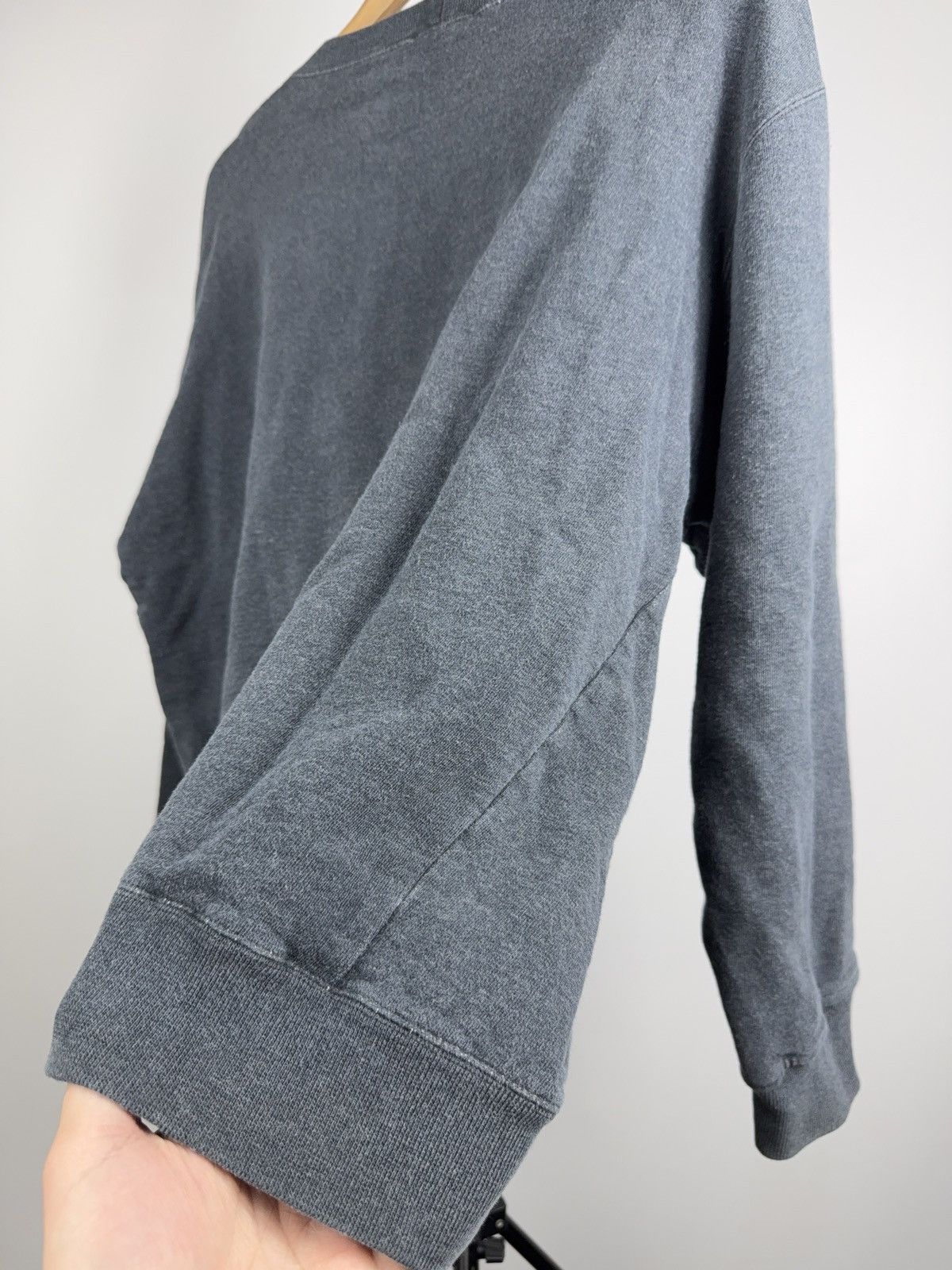 Hugo Boss 00s Hugo Boss Distressed Crewneck Sweatshirt Minimal Logo L Size US L / EU 52-54 / 3 - 15 Thumbnail