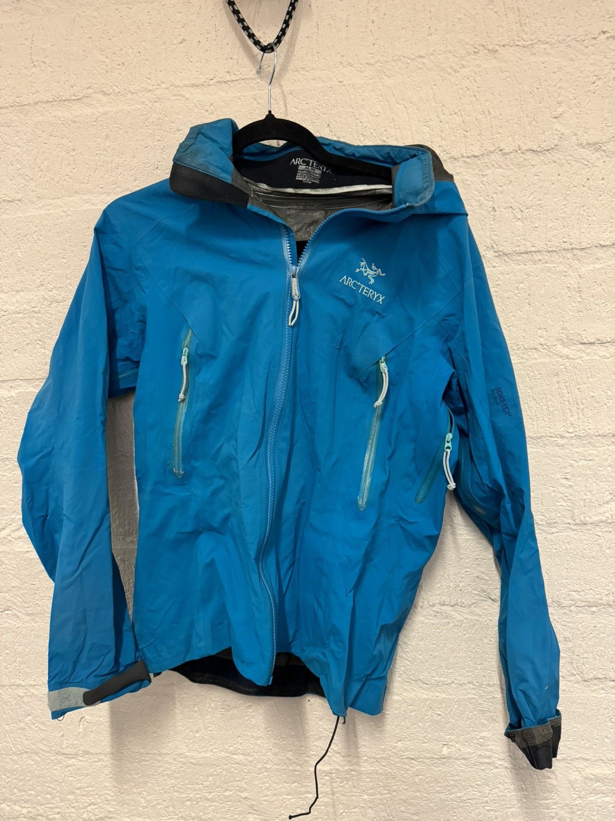 image of Arcteryx Beta Ar 00S Jacket Vintage in Blue, Women's (Size Medium)