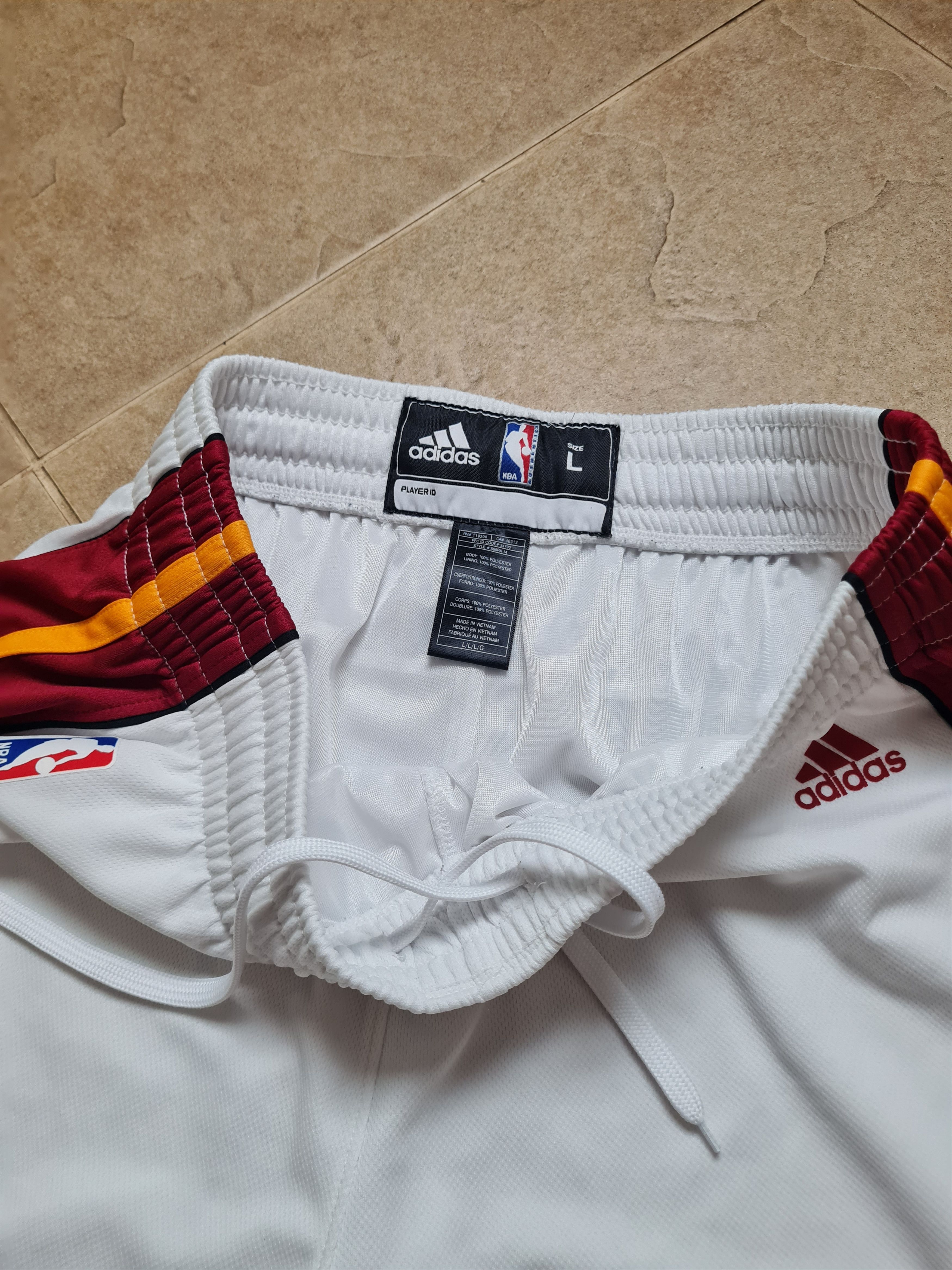 Adidas Vintage Rare Shorts Adidas Miami Heat Game NBA White Size L Size US 32 / EU 48 - 19 Thumbnail