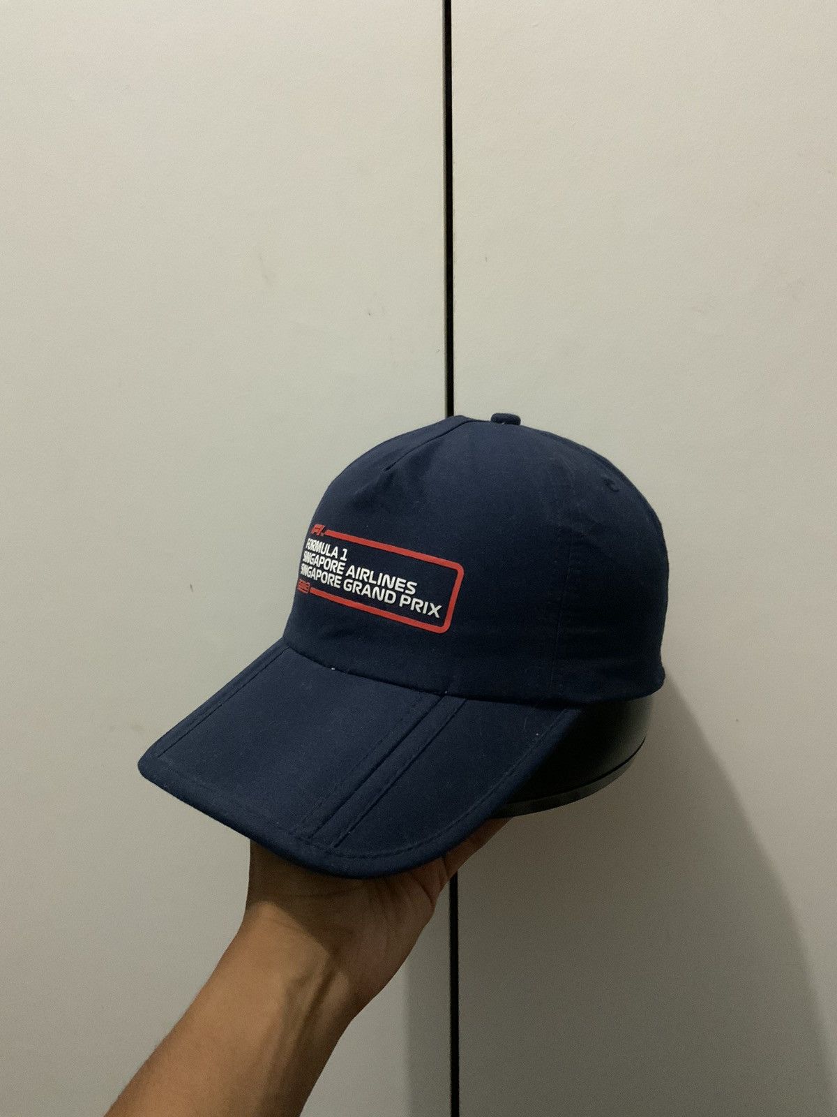 Japanese Brand Formula 1 Singapore Airlines Grandprix Hat Size ONE SIZE - 1 Thumbnail