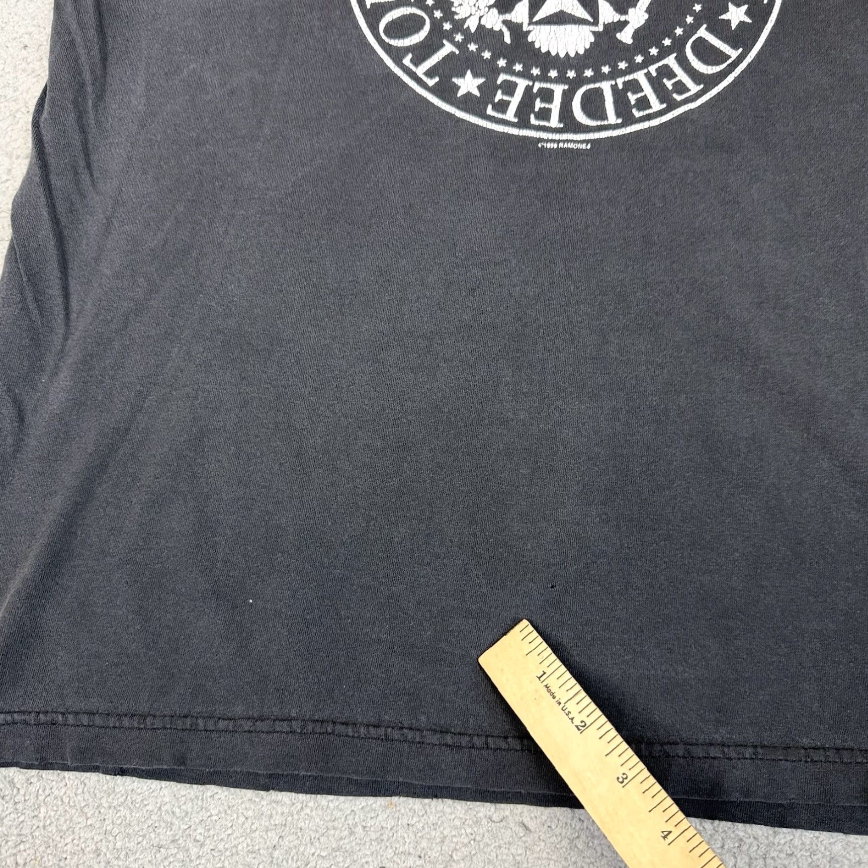AAA Vintage Ramones T Shirt Men’s Large Black Punk Thrashed Distressed User: Vintage Ramones T-Shirt Men's Large Black Punk Thrashed Distressed Size US L / EU 52-54 / 3 - 7 Thumbnail