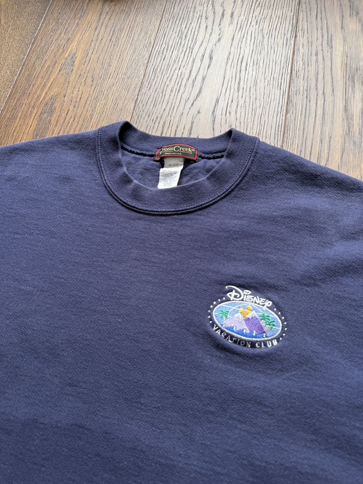 Vintage Vintage 90s Disney Vacation Club Crewneck Sweatshirt Size US L / EU 52-54 / 3 - 1 Thumbnail